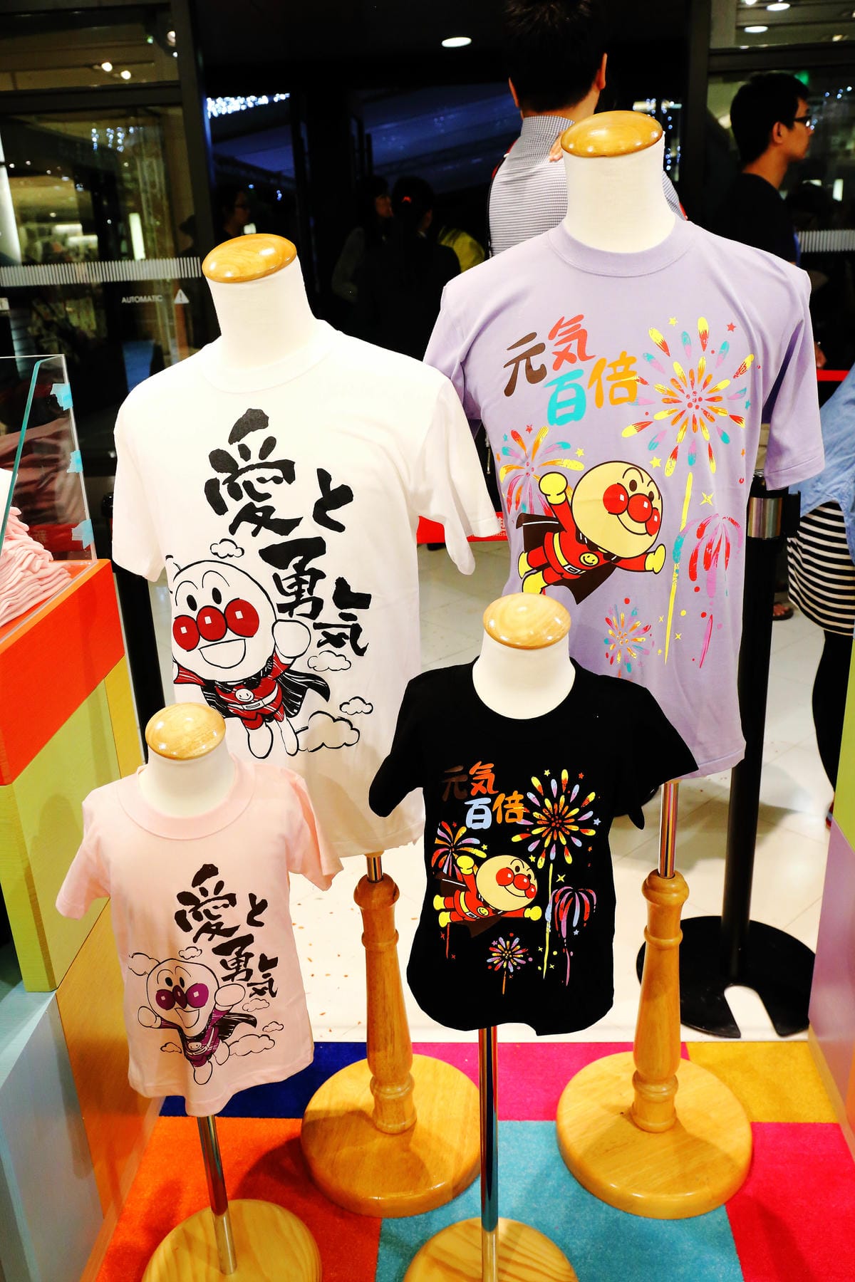 【台北║新光三越信義新天地A8】第一個《麵包超人》主題專賣店。搶先看！（歡迎分享，按讚分享抽麵包超人蛋糕盤+手帕）