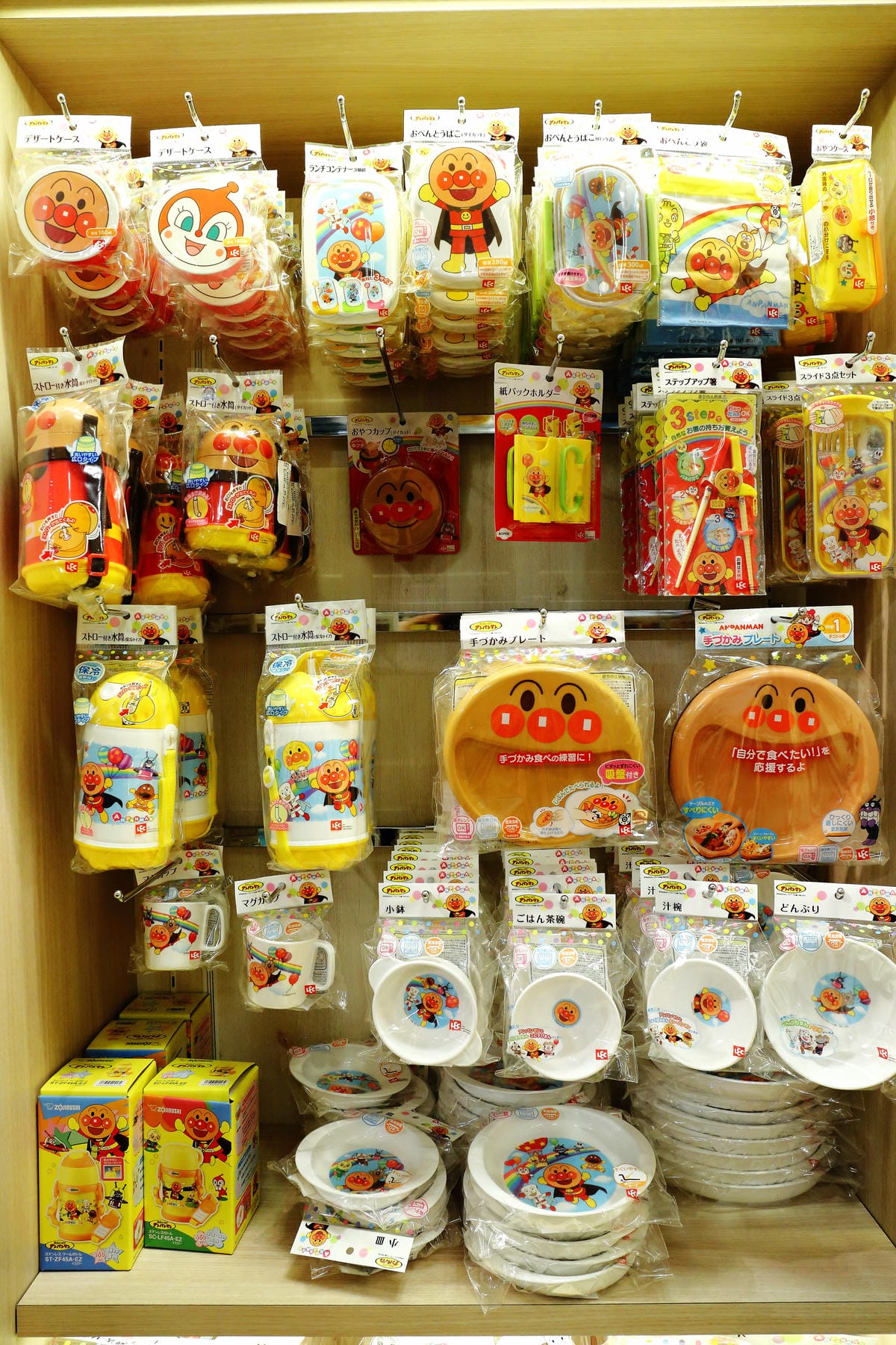 【台北║新光三越信義新天地A8】第一個《麵包超人》主題專賣店。搶先看！（歡迎分享，按讚分享抽麵包超人蛋糕盤+手帕）