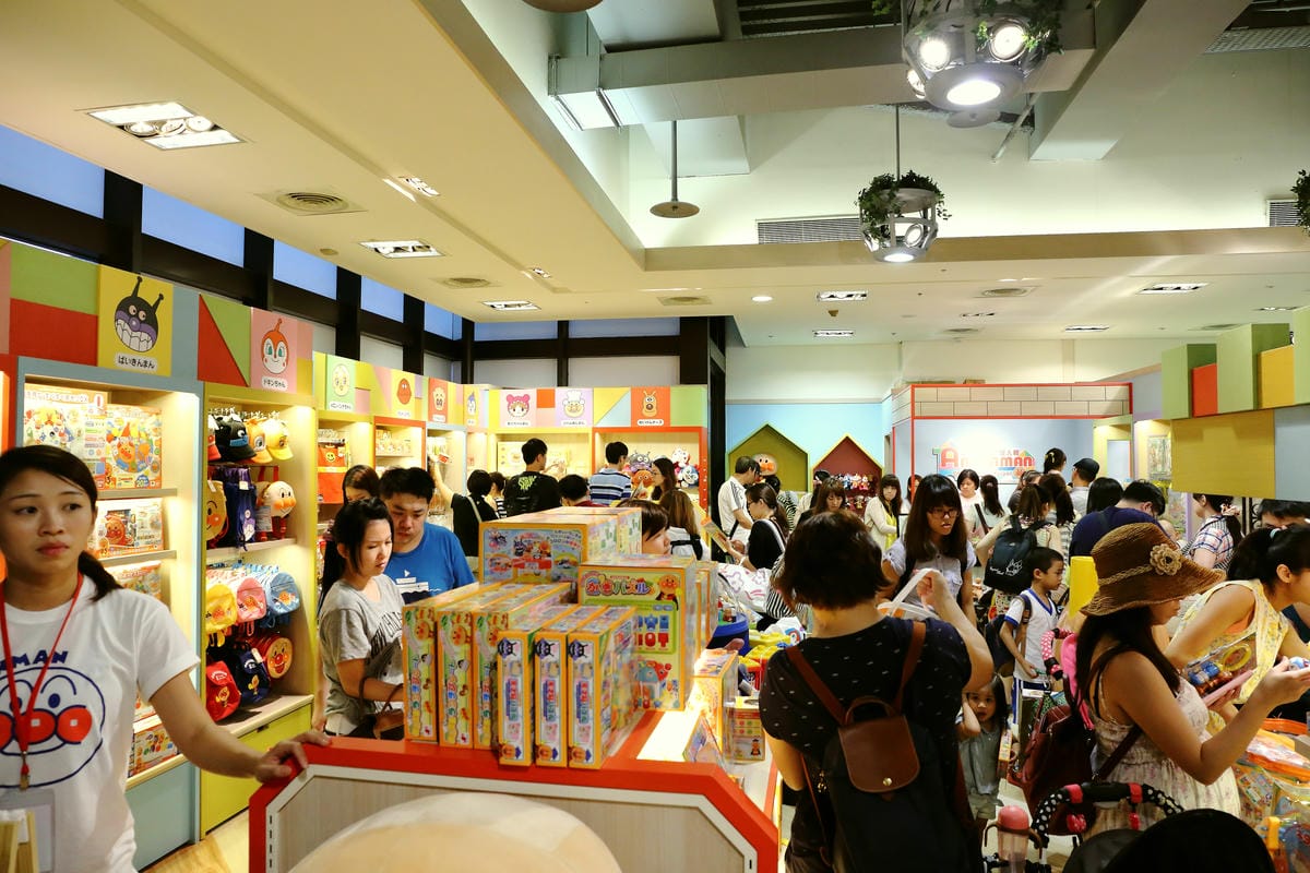 【台北║新光三越信義新天地A8】第一個《麵包超人》主題專賣店。搶先看！（歡迎分享，按讚分享抽麵包超人蛋糕盤+手帕）