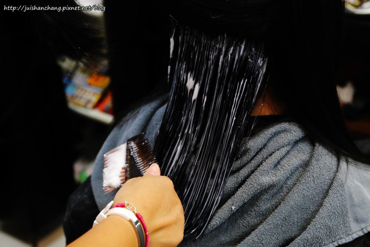 【台中。西屯區】波拉髮型設計～變髮日誌。忙翻天的媽媽也可以輕鬆變時尚喔，光澤髮絲好驚豔…