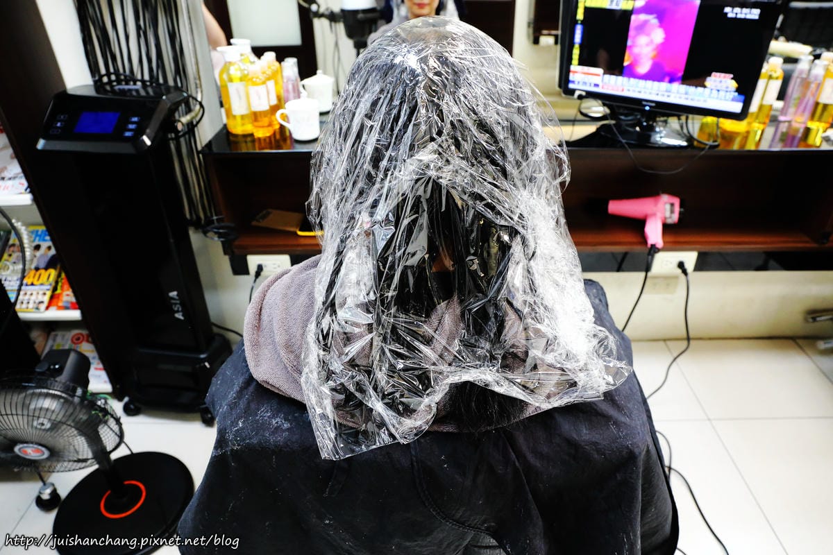 【台中。西屯區】波拉髮型設計～變髮日誌。忙翻天的媽媽也可以輕鬆變時尚喔，光澤髮絲好驚豔…