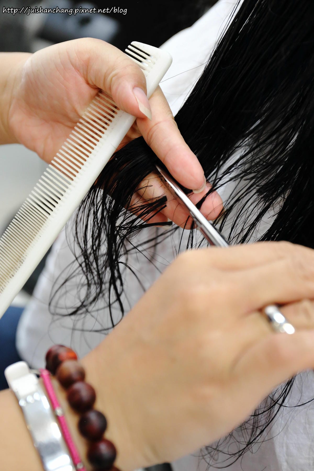 【台中。西屯區】波拉髮型設計～變髮日誌。忙翻天的媽媽也可以輕鬆變時尚喔，光澤髮絲好驚豔…