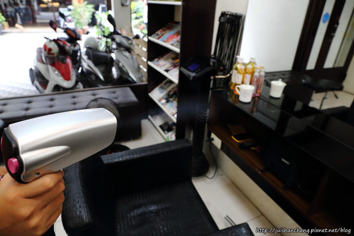 【台中。西屯區】波拉髮型設計～變髮日誌。忙翻天的媽媽也可以輕鬆變時尚喔，光澤髮絲好驚豔…