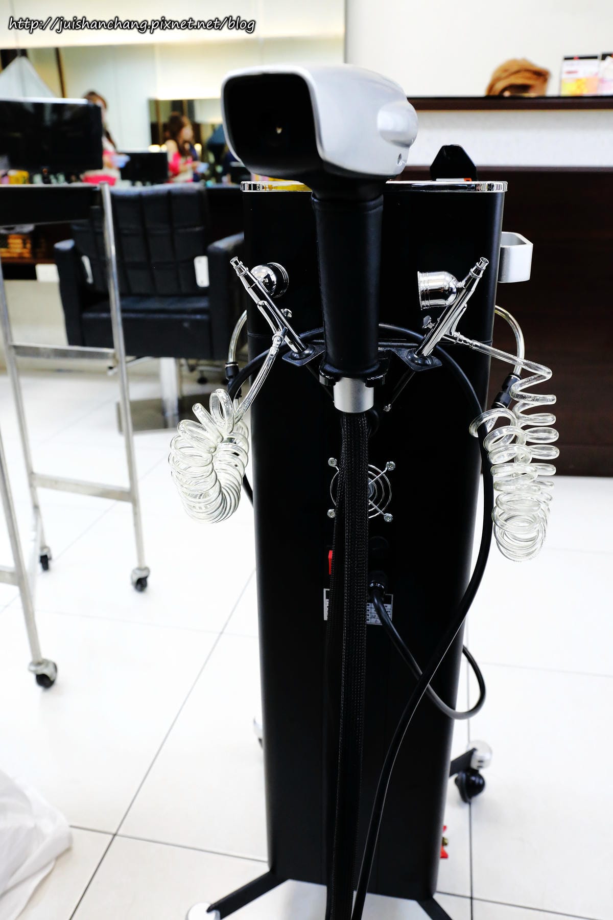 【台中。西屯區】波拉髮型設計～變髮日誌。忙翻天的媽媽也可以輕鬆變時尚喔，光澤髮絲好驚豔…