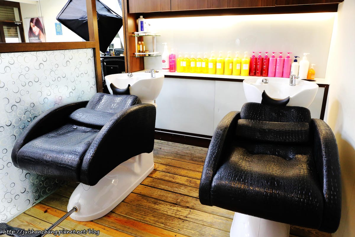 【台中。西屯區】波拉髮型設計～變髮日誌。忙翻天的媽媽也可以輕鬆變時尚喔，光澤髮絲好驚豔…