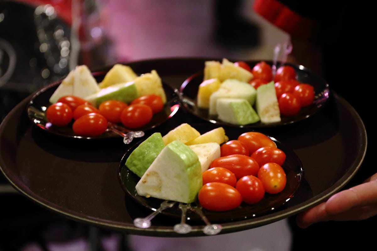 【食║台北信義區】海底撈台灣一號店～台灣也能吃到中國最強火鍋店了！服務至上，使命必達，目所未睹，真是大開眼界啊！（內附詳細菜單，分享本文+粉絲團按讚+留言就有機會參加抽獎唷！）　