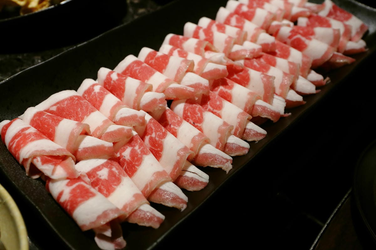 【食║台北信義區】海底撈台灣一號店～台灣也能吃到中國最強火鍋店了！服務至上，使命必達，目所未睹，真是大開眼界啊！（內附詳細菜單，分享本文+粉絲團按讚+留言就有機會參加抽獎唷！）　