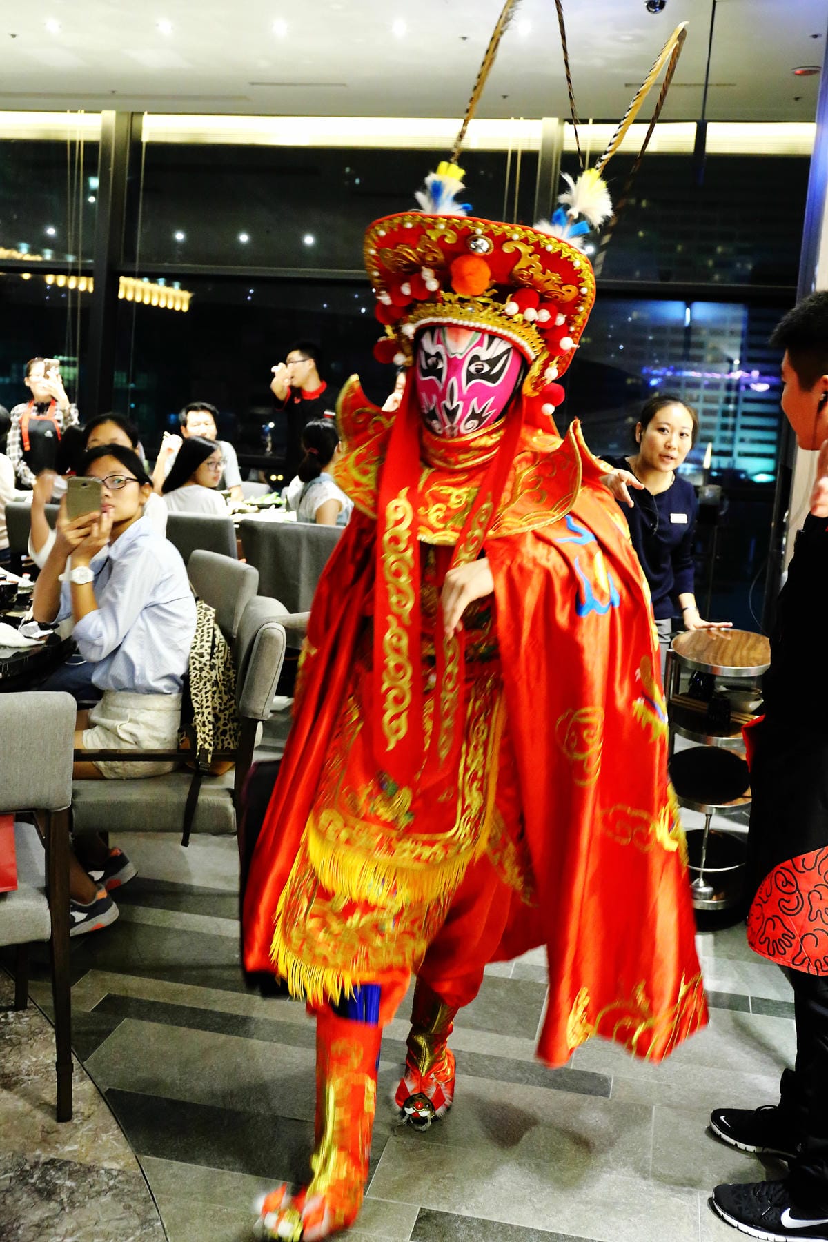 【食║台北信義區】海底撈台灣一號店～台灣也能吃到中國最強火鍋店了！服務至上，使命必達，目所未睹，真是大開眼界啊！（內附詳細菜單，分享本文+粉絲團按讚+留言就有機會參加抽獎唷！）　