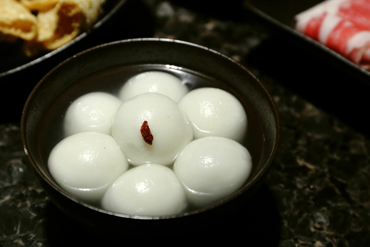 【食║台北信義區】海底撈台灣一號店～台灣也能吃到中國最強火鍋店了！服務至上，使命必達，目所未睹，真是大開眼界啊！（內附詳細菜單，分享本文+粉絲團按讚+留言就有機會參加抽獎唷！）　