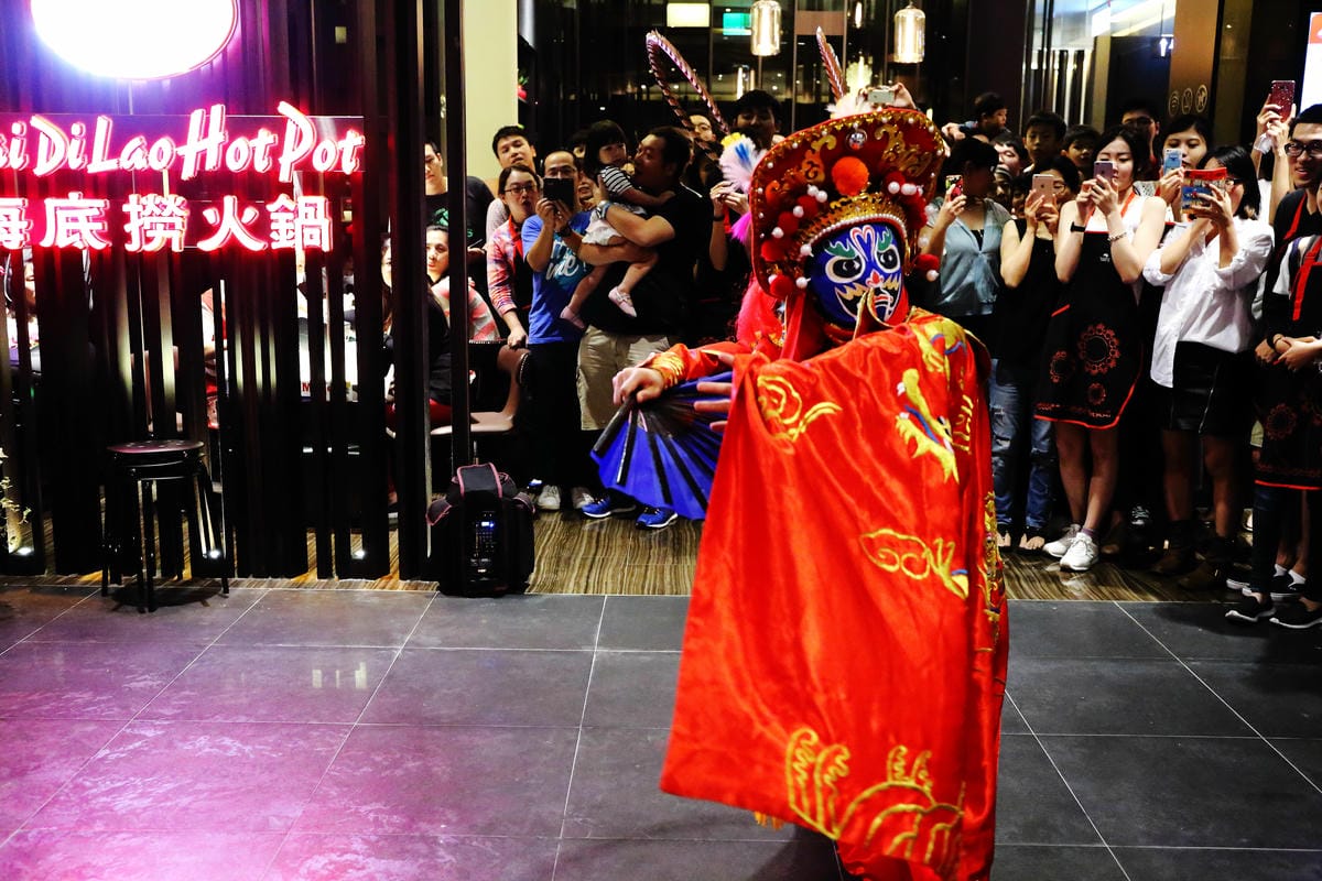 【食║台北信義區】海底撈台灣一號店～台灣也能吃到中國最強火鍋店了！服務至上，使命必達，目所未睹，真是大開眼界啊！（內附詳細菜單，分享本文+粉絲團按讚+留言就有機會參加抽獎唷！）　