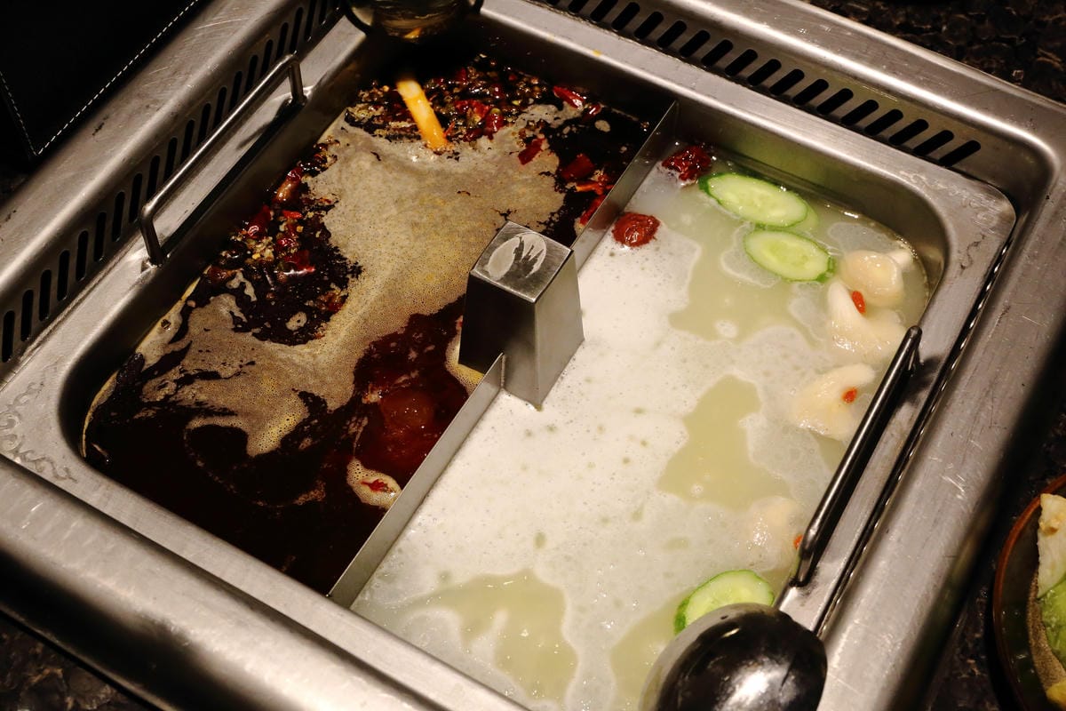 【食║台北信義區】海底撈台灣一號店～台灣也能吃到中國最強火鍋店了！服務至上，使命必達，目所未睹，真是大開眼界啊！（內附詳細菜單，分享本文+粉絲團按讚+留言就有機會參加抽獎唷！）　