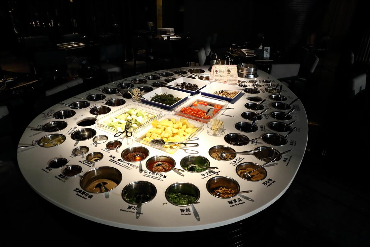 【食║台北信義區】海底撈台灣一號店～台灣也能吃到中國最強火鍋店了！服務至上，使命必達，目所未睹，真是大開眼界啊！（內附詳細菜單，分享本文+粉絲團按讚+留言就有機會參加抽獎唷！）　