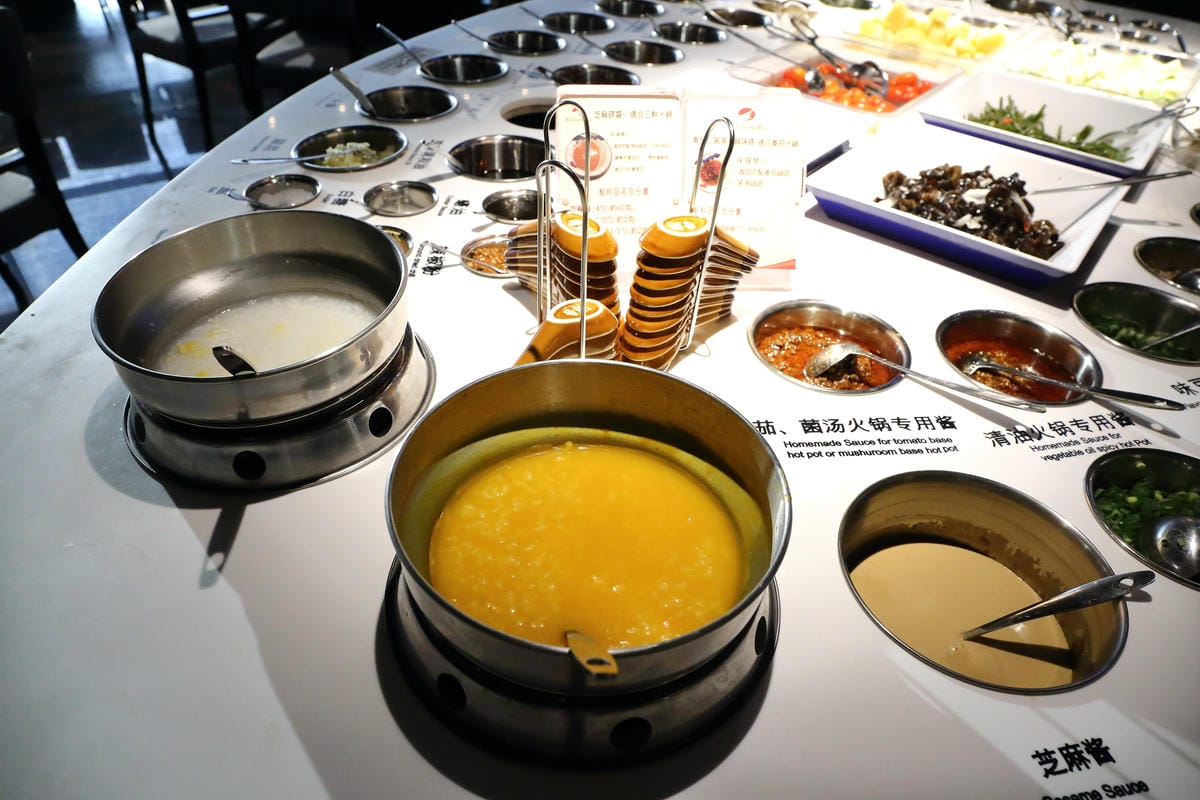 【食║台北信義區】海底撈台灣一號店～台灣也能吃到中國最強火鍋店了！服務至上，使命必達，目所未睹，真是大開眼界啊！（內附詳細菜單，分享本文+粉絲團按讚+留言就有機會參加抽獎唷！）　