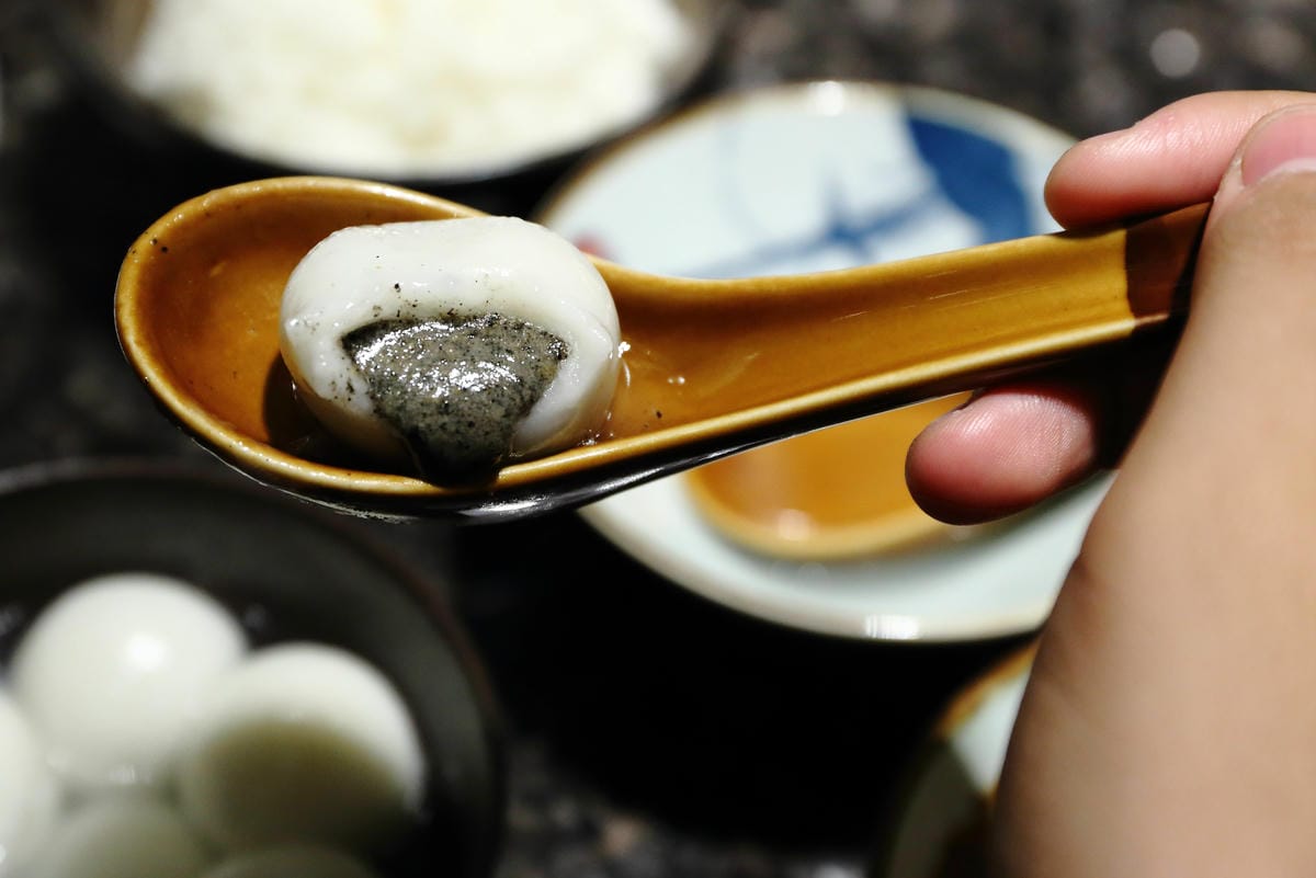 【食║台北信義區】海底撈台灣一號店～台灣也能吃到中國最強火鍋店了！服務至上，使命必達，目所未睹，真是大開眼界啊！（內附詳細菜單，分享本文+粉絲團按讚+留言就有機會參加抽獎唷！）　