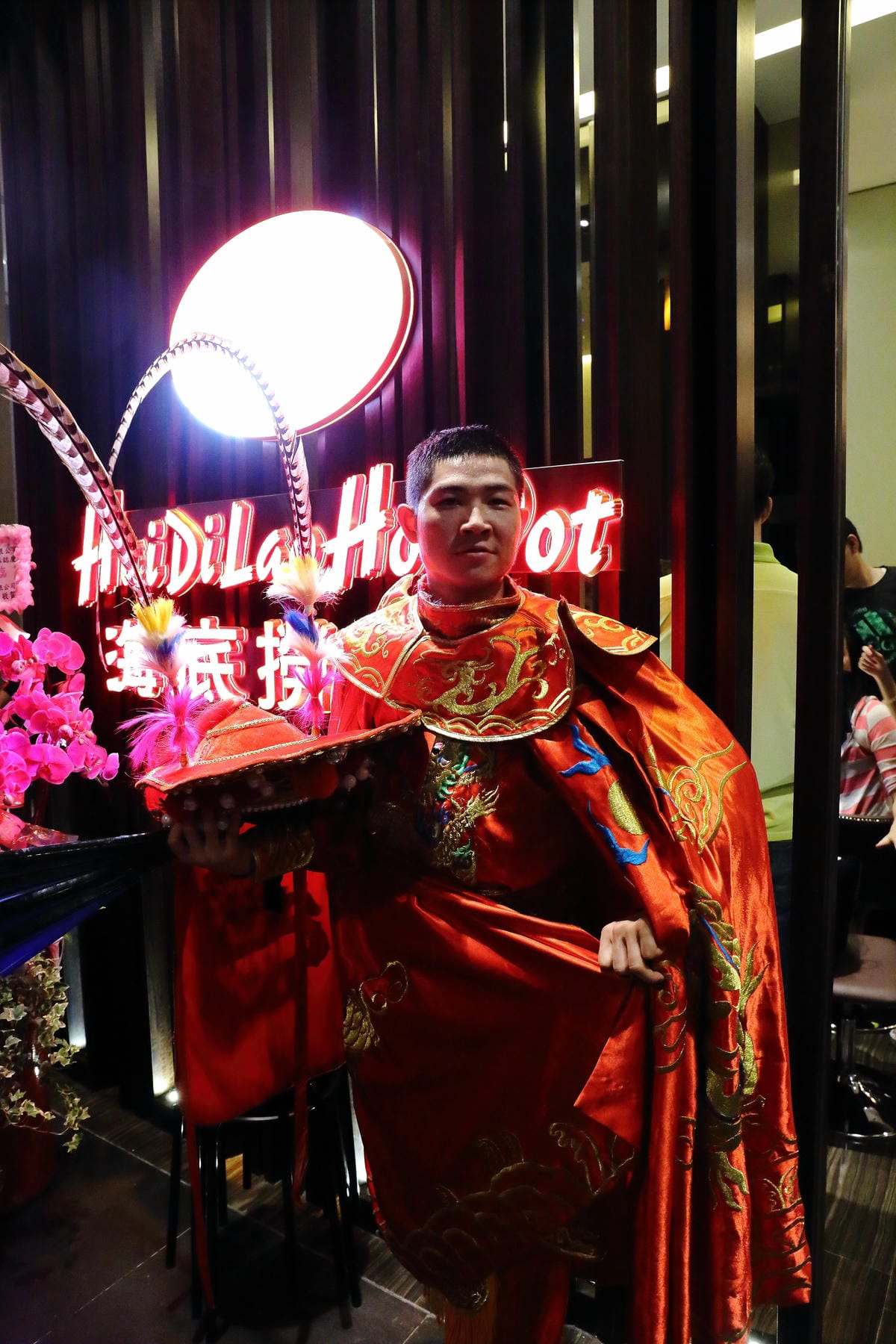 【食║台北信義區】海底撈台灣一號店～台灣也能吃到中國最強火鍋店了！服務至上，使命必達，目所未睹，真是大開眼界啊！（內附詳細菜單，分享本文+粉絲團按讚+留言就有機會參加抽獎唷！）　