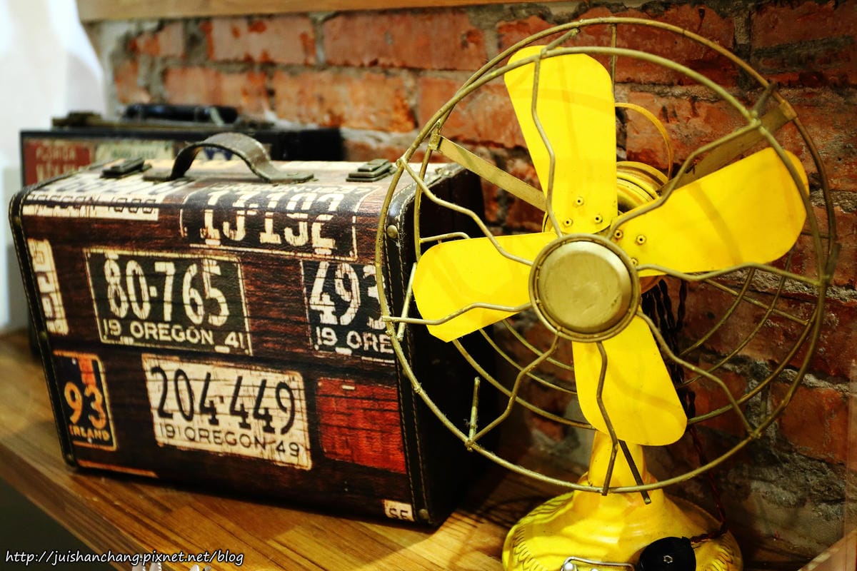 【食║台北大安區】胖東西廚房 CoolZi～國父紀念館巷弄內的隱藏版美食。法鬥犬『胖胖』開的餐廳！