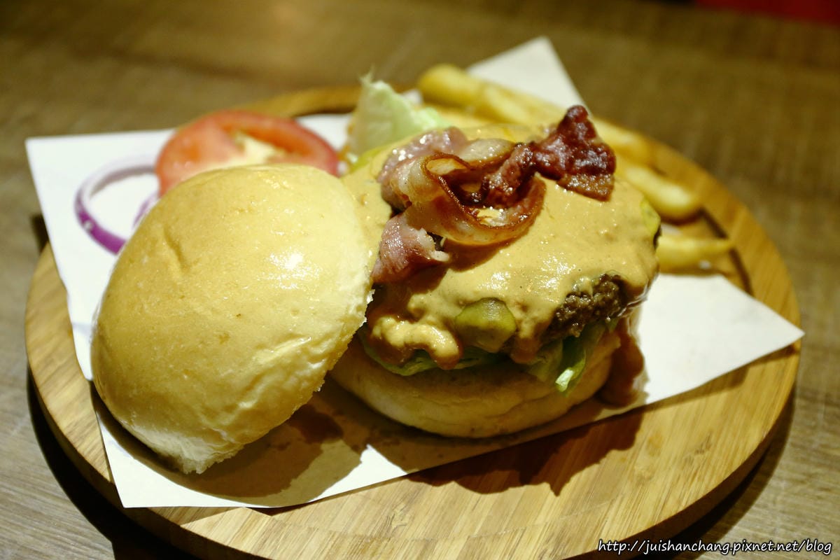 【食║台北大安區】胖東西廚房 CoolZi～國父紀念館巷弄內的隱藏版美食。法鬥犬『胖胖』開的餐廳！