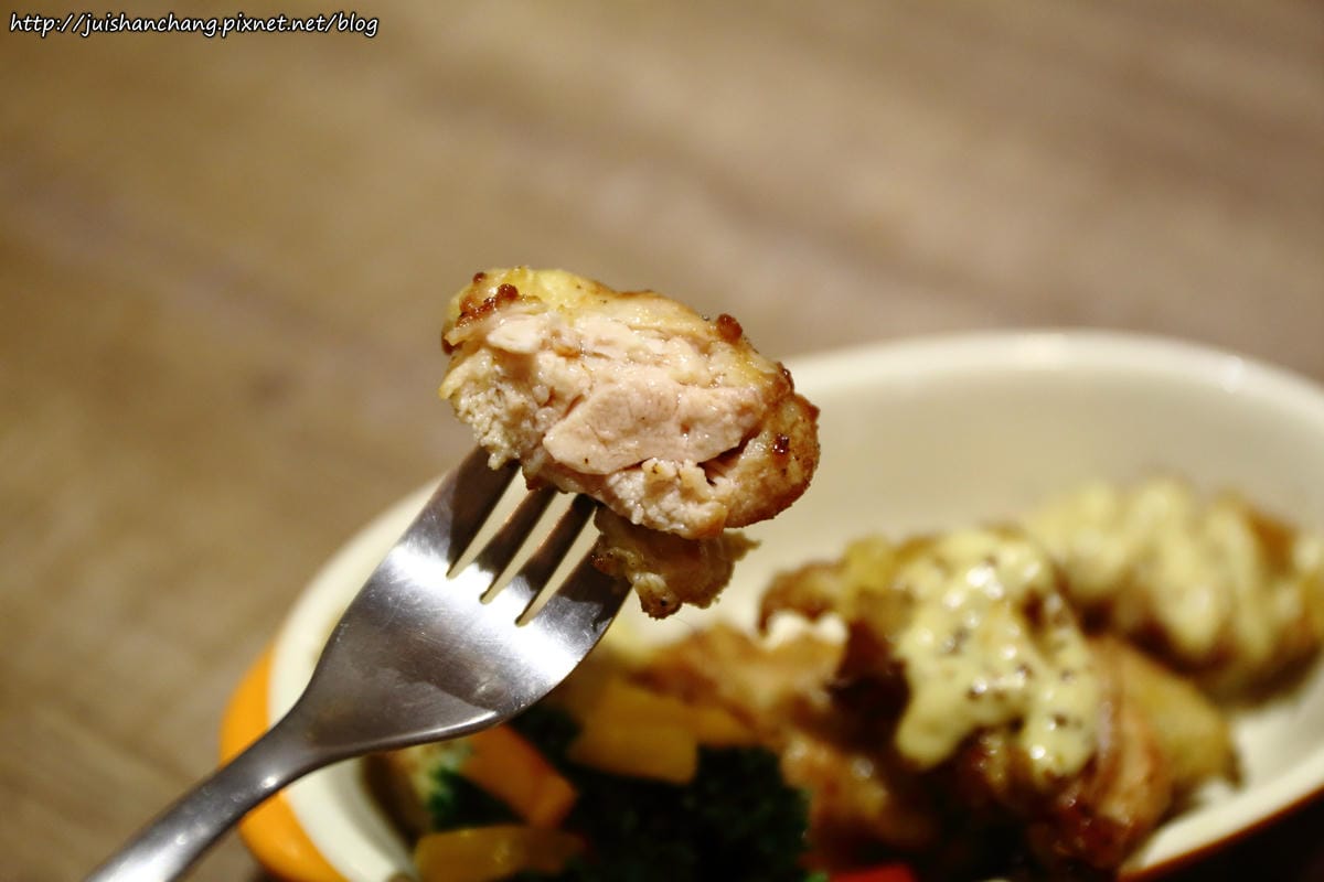 【食║台北大安區】胖東西廚房 CoolZi～國父紀念館巷弄內的隱藏版美食。法鬥犬『胖胖』開的餐廳！