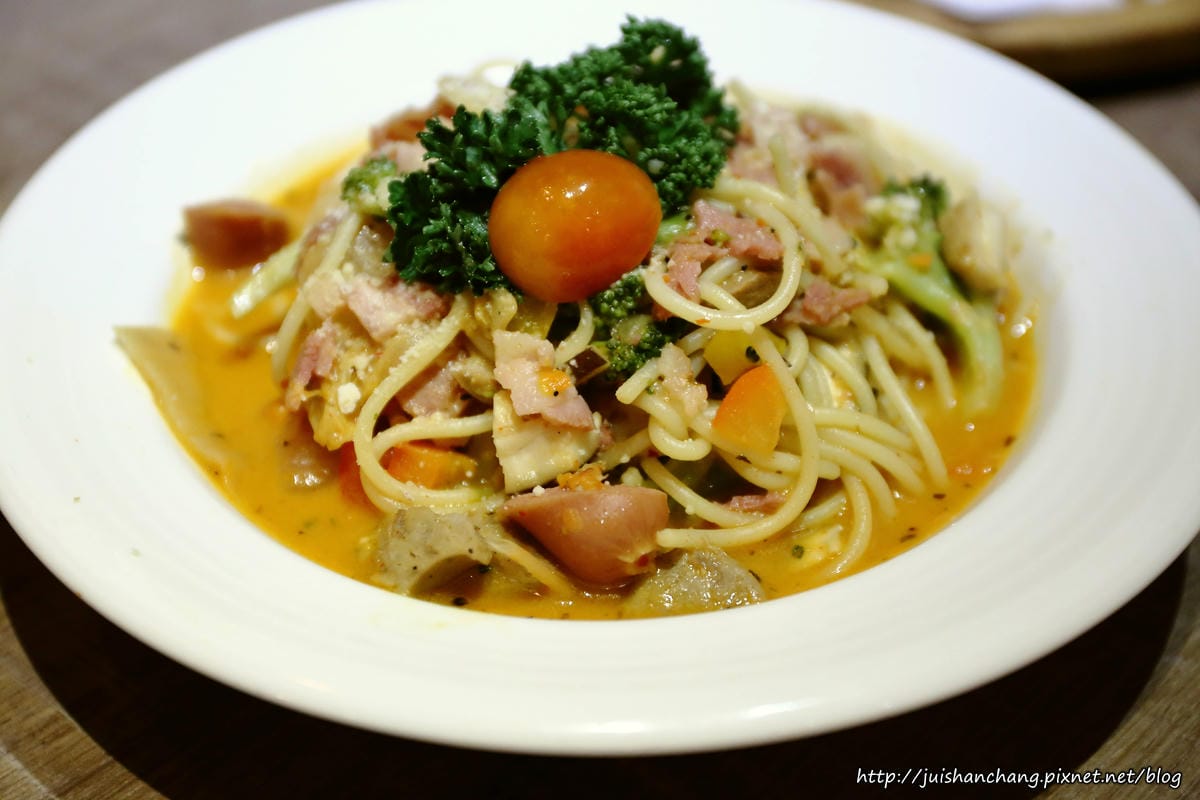 【食║台北大安區】胖東西廚房 CoolZi～國父紀念館巷弄內的隱藏版美食。法鬥犬『胖胖』開的餐廳！