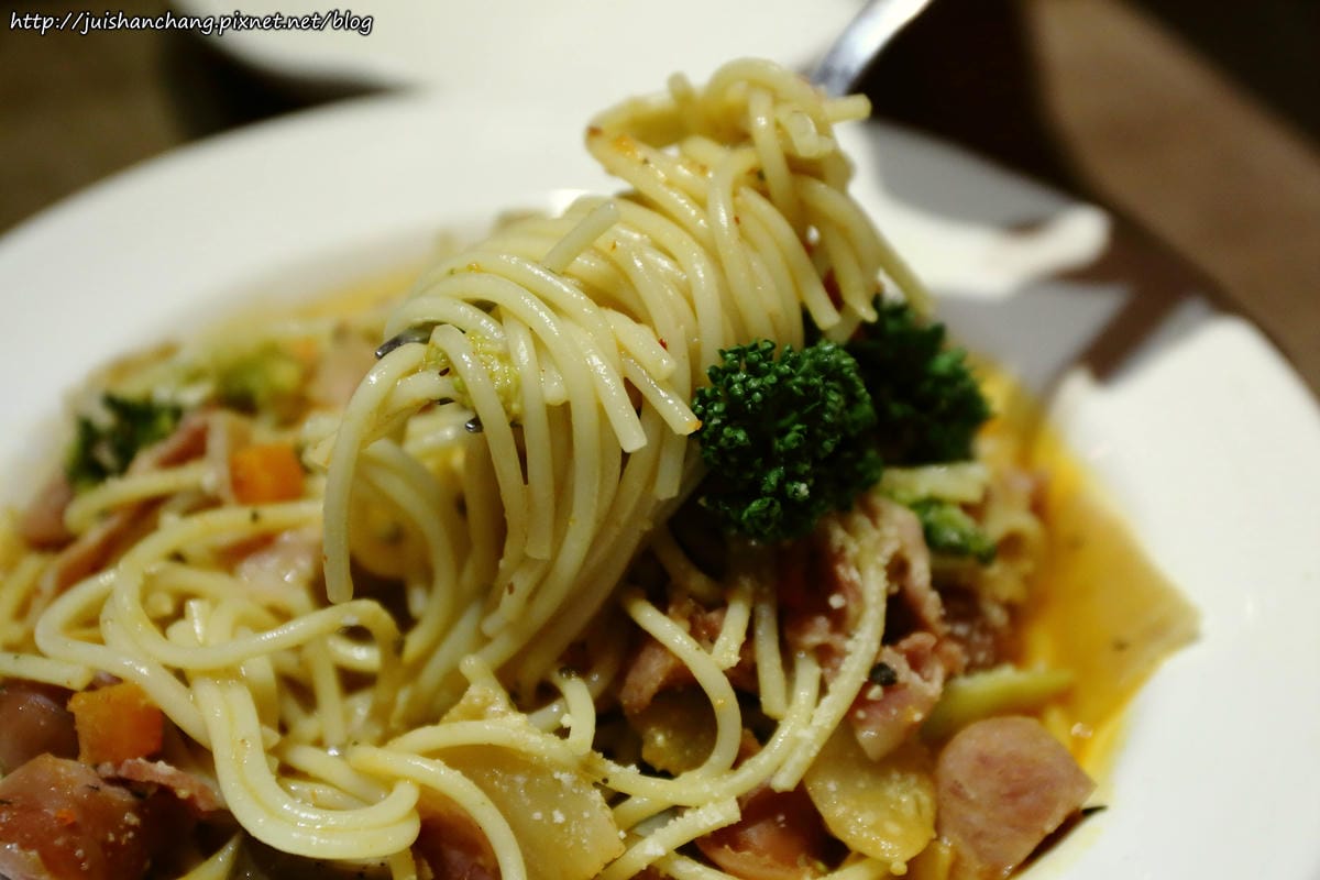 【食║台北大安區】胖東西廚房 CoolZi～國父紀念館巷弄內的隱藏版美食。法鬥犬『胖胖』開的餐廳！