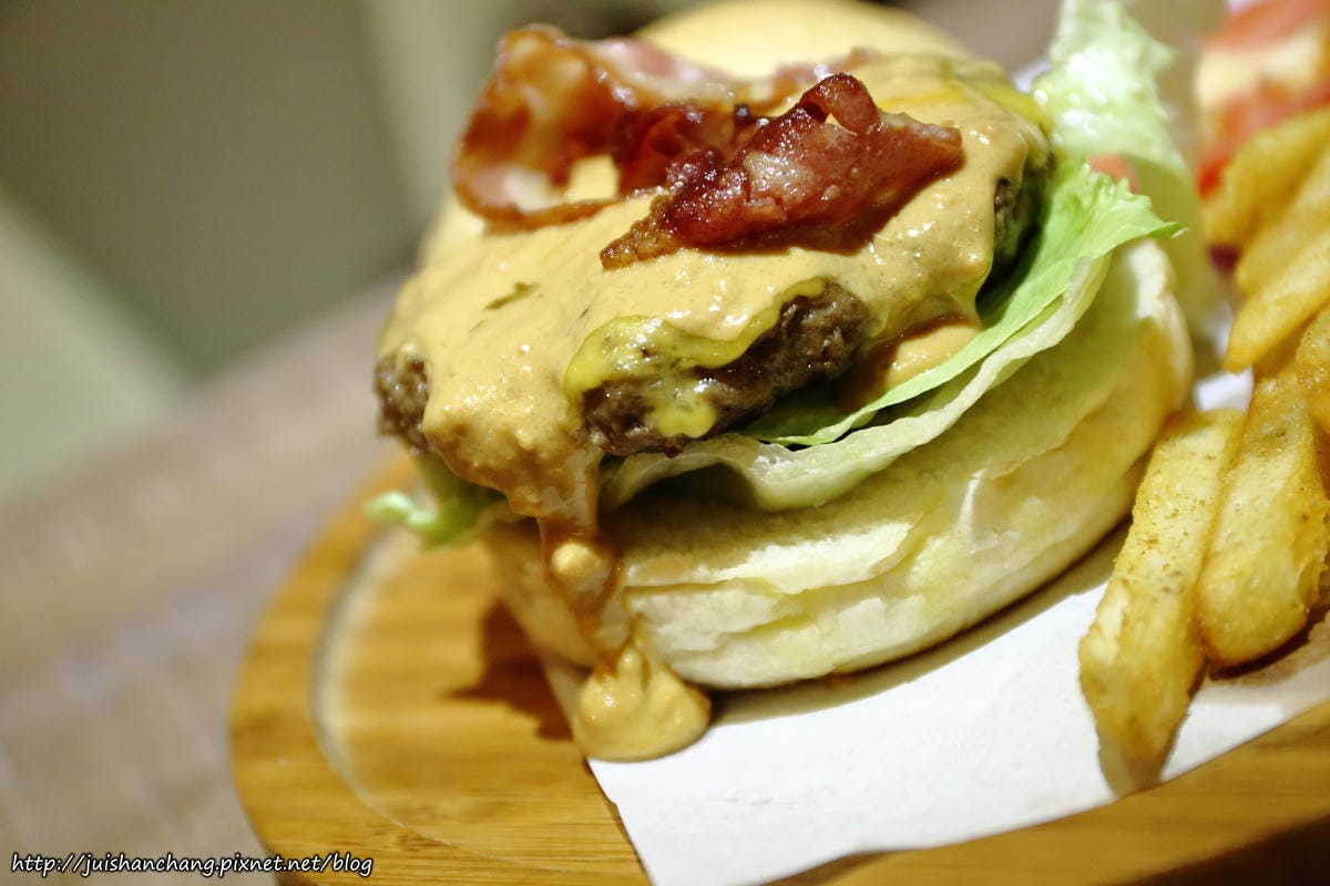 【食║台北大安區】胖東西廚房 CoolZi～國父紀念館巷弄內的隱藏版美食。法鬥犬『胖胖』開的餐廳！