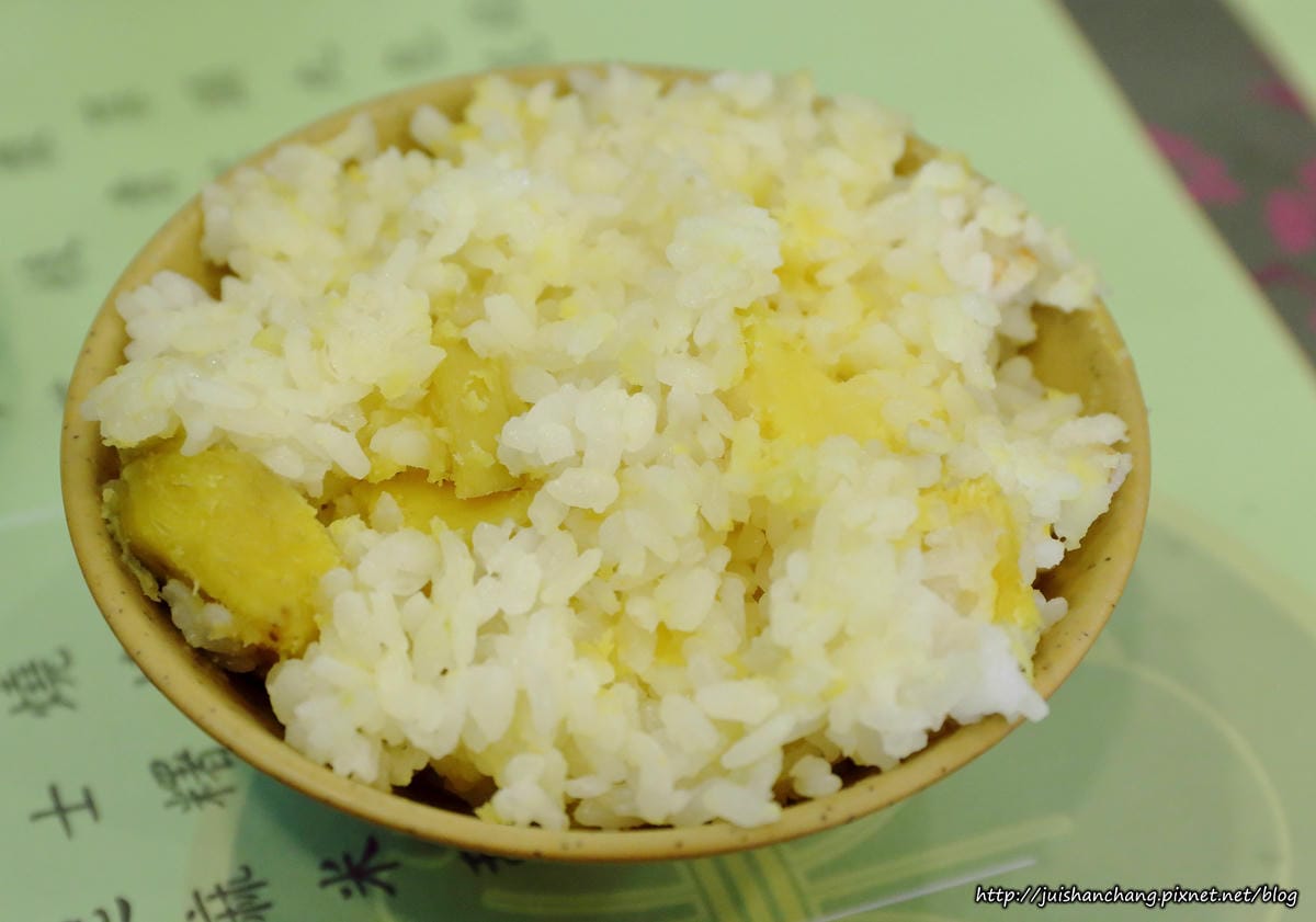 【食║台北中山區】鍋饕精緻涮涮鍋。大直捷運美食～豪邁擺盤，來這吃肉就對了，平價鍋物，CP值超高！