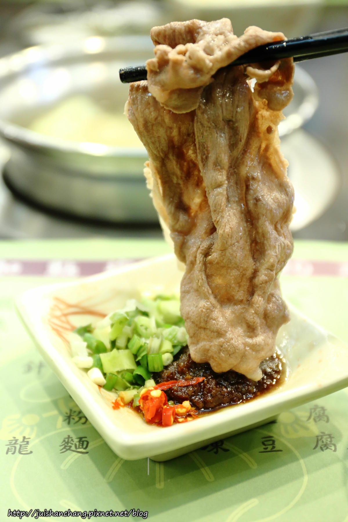 【食║台北中山區】鍋饕精緻涮涮鍋。大直捷運美食～豪邁擺盤，來這吃肉就對了，平價鍋物，CP值超高！