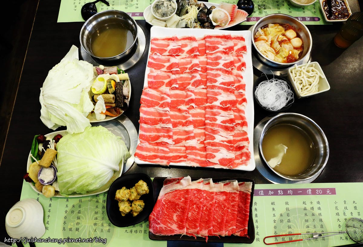 【食║台北中山區】鍋饕精緻涮涮鍋。大直捷運美食～豪邁擺盤，來這吃肉就對了，平價鍋物，CP值超高！