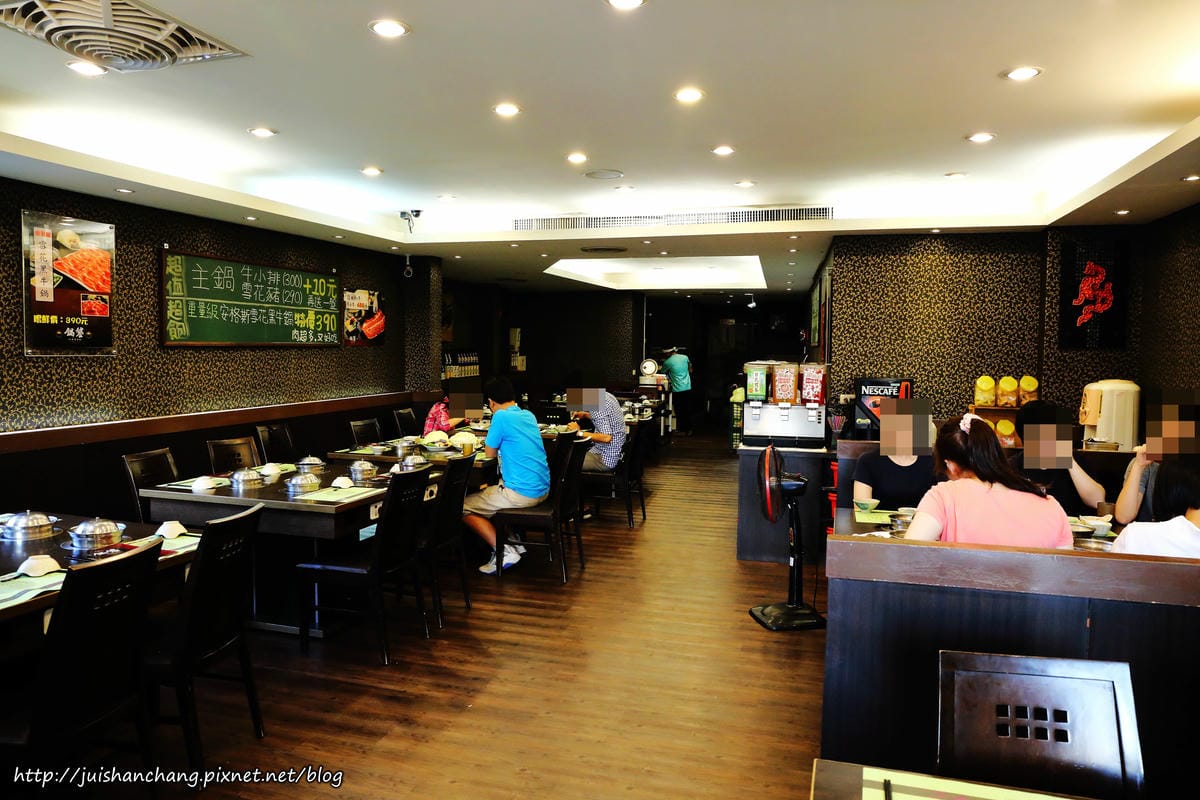 【食║台北中山區】鍋饕精緻涮涮鍋。大直捷運美食～豪邁擺盤，來這吃肉就對了，平價鍋物，CP值超高！