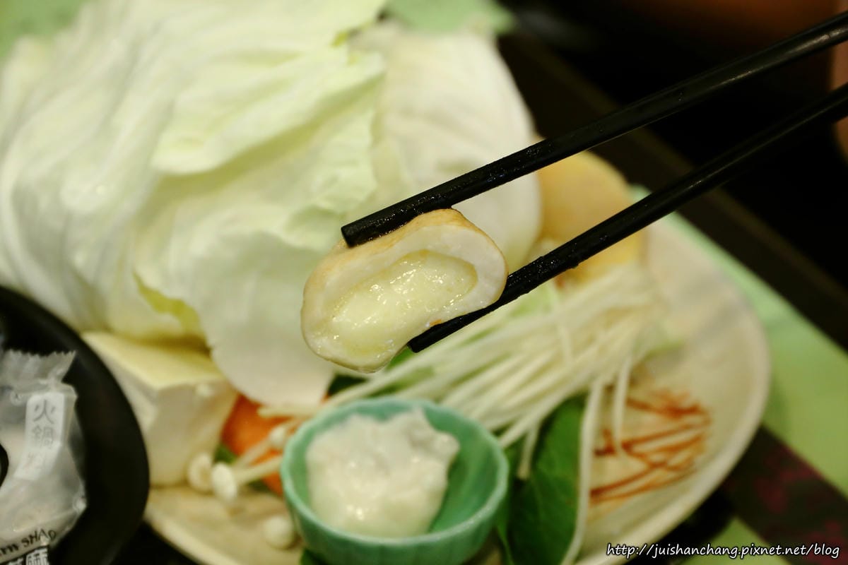 【食║台北中山區】鍋饕精緻涮涮鍋。大直捷運美食～豪邁擺盤，來這吃肉就對了，平價鍋物，CP值超高！