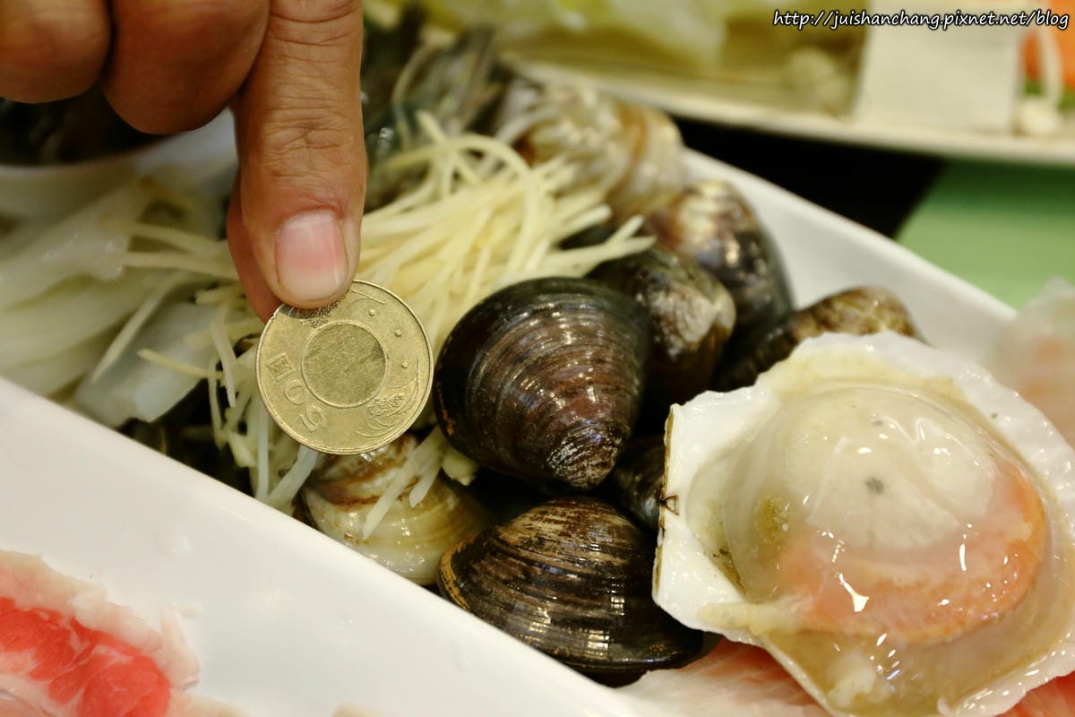 【食║台北中山區】鍋饕精緻涮涮鍋。大直捷運美食～豪邁擺盤，來這吃肉就對了，平價鍋物，CP值超高！