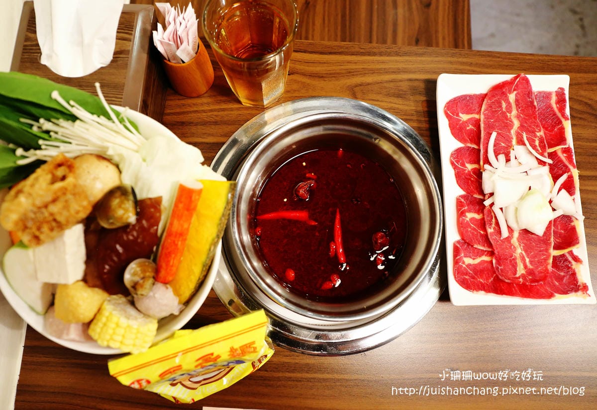 【食║新北板橋區】老古板石頭火鍋～尋找巷弄隱藏版美味小吃，愛上復古風，時空飲茶室中的懷舊時光火鍋！