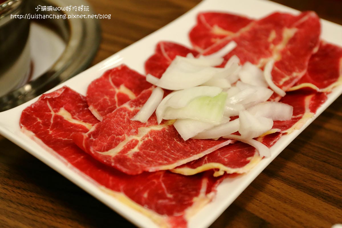 【食║新北板橋區】老古板石頭火鍋～尋找巷弄隱藏版美味小吃，愛上復古風，時空飲茶室中的懷舊時光火鍋！