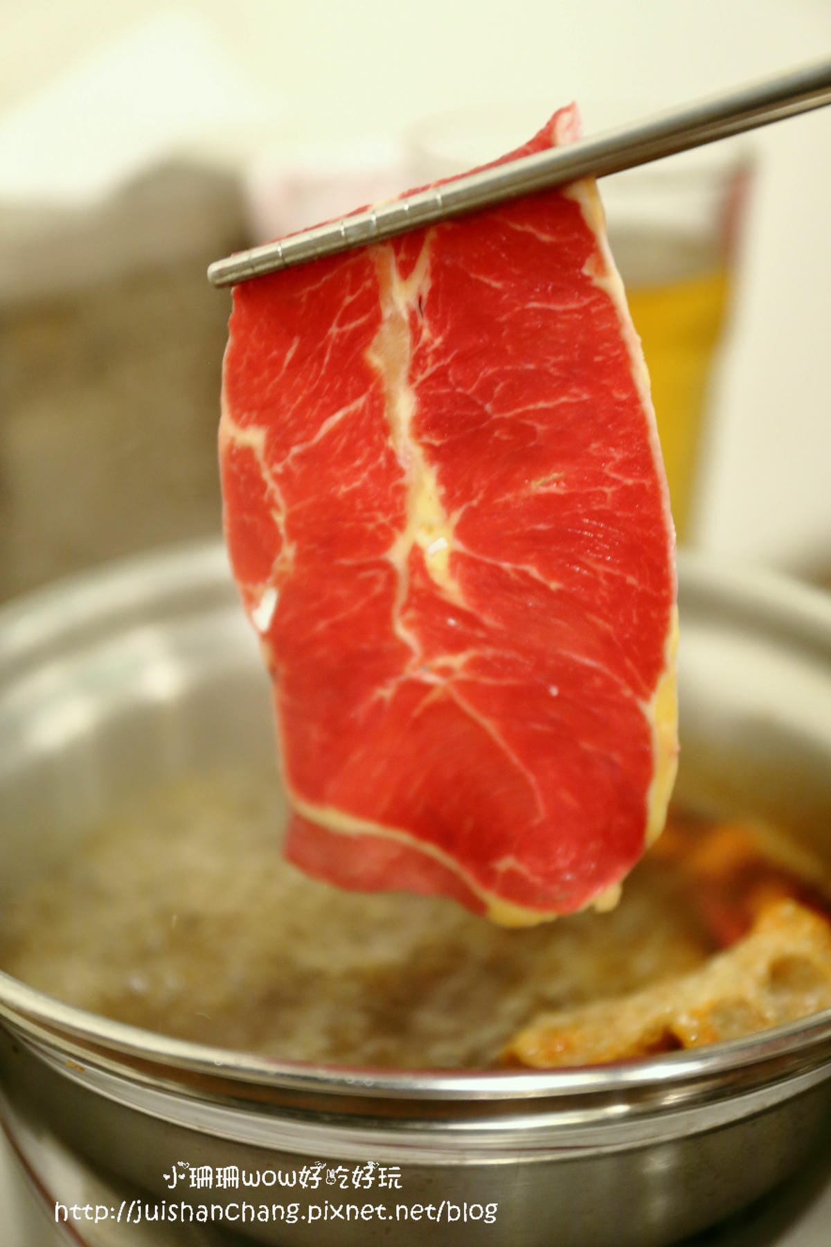 【食║新北板橋區】老古板石頭火鍋～尋找巷弄隱藏版美味小吃，愛上復古風，時空飲茶室中的懷舊時光火鍋！