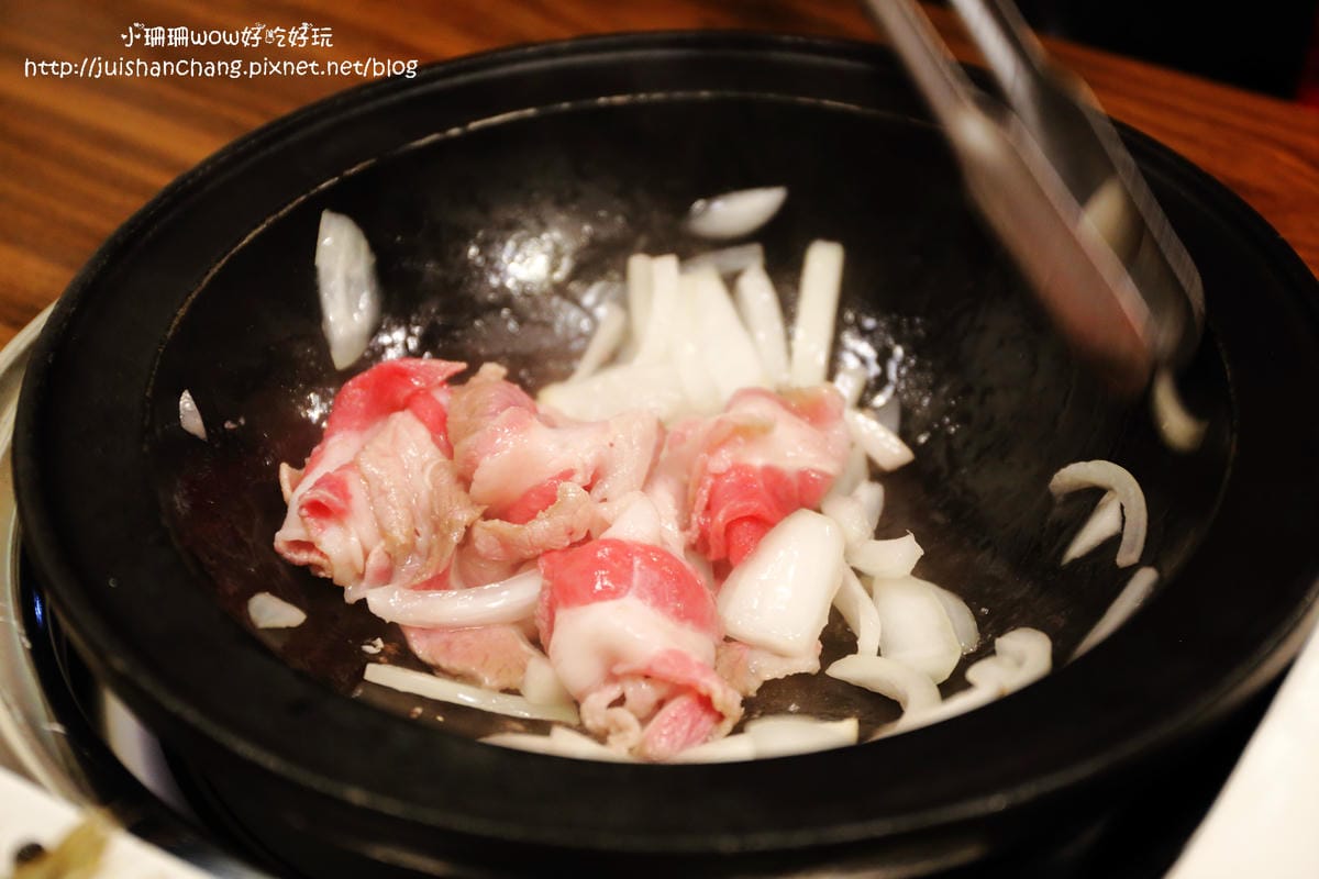 【食║新北板橋區】老古板石頭火鍋～尋找巷弄隱藏版美味小吃，愛上復古風，時空飲茶室中的懷舊時光火鍋！