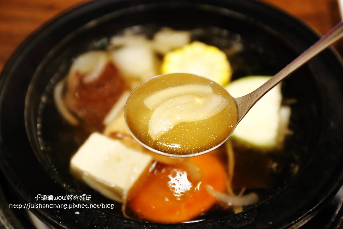 【食║新北板橋區】老古板石頭火鍋～尋找巷弄隱藏版美味小吃，愛上復古風，時空飲茶室中的懷舊時光火鍋！