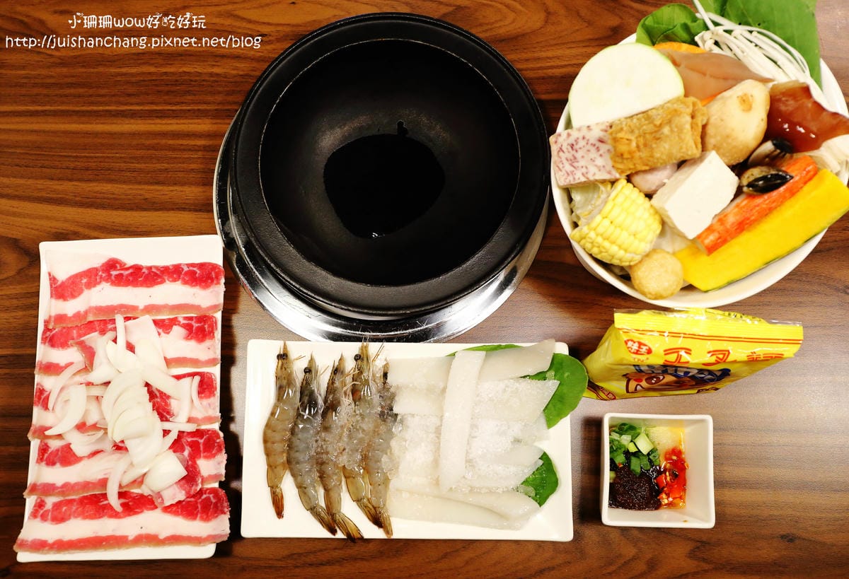 【食║新北板橋區】老古板石頭火鍋～尋找巷弄隱藏版美味小吃，愛上復古風，時空飲茶室中的懷舊時光火鍋！