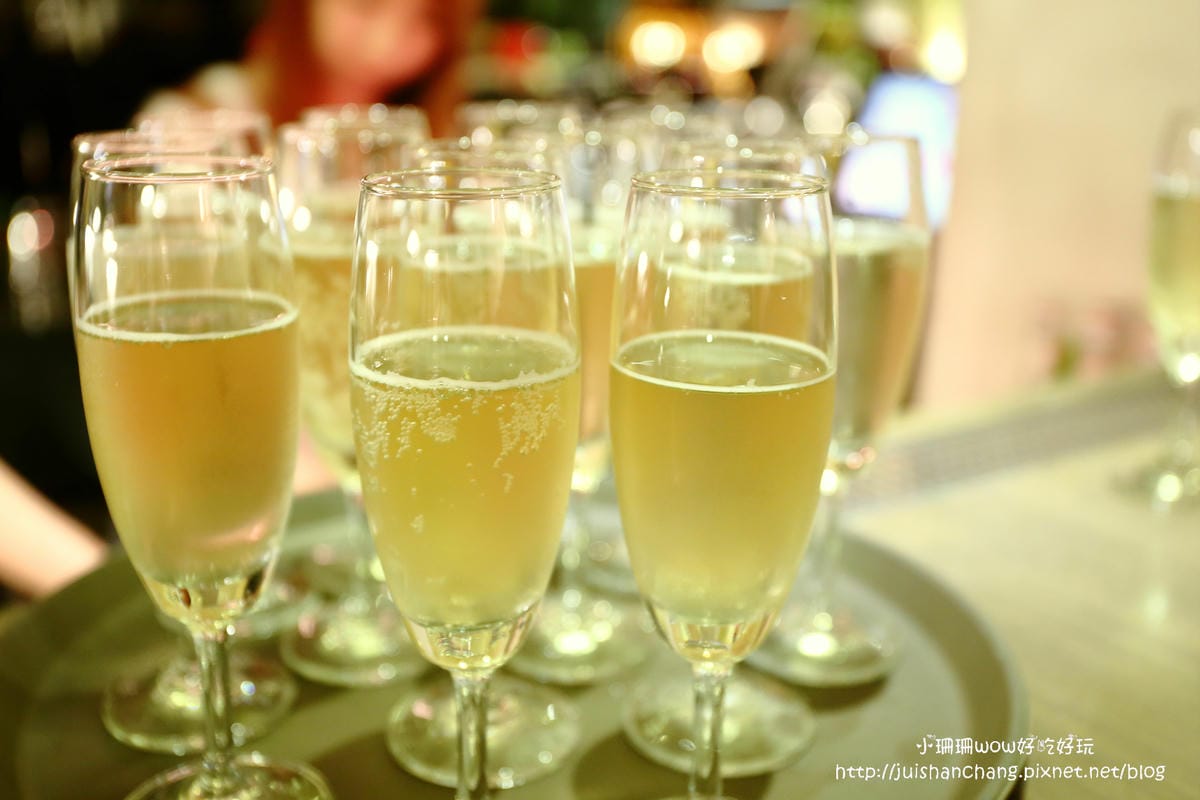 【分享║保養】老虎牙子氣泡有氧飲料25周年～劉伊心喝的保氧品。上班一條蟲，Bye Bye！