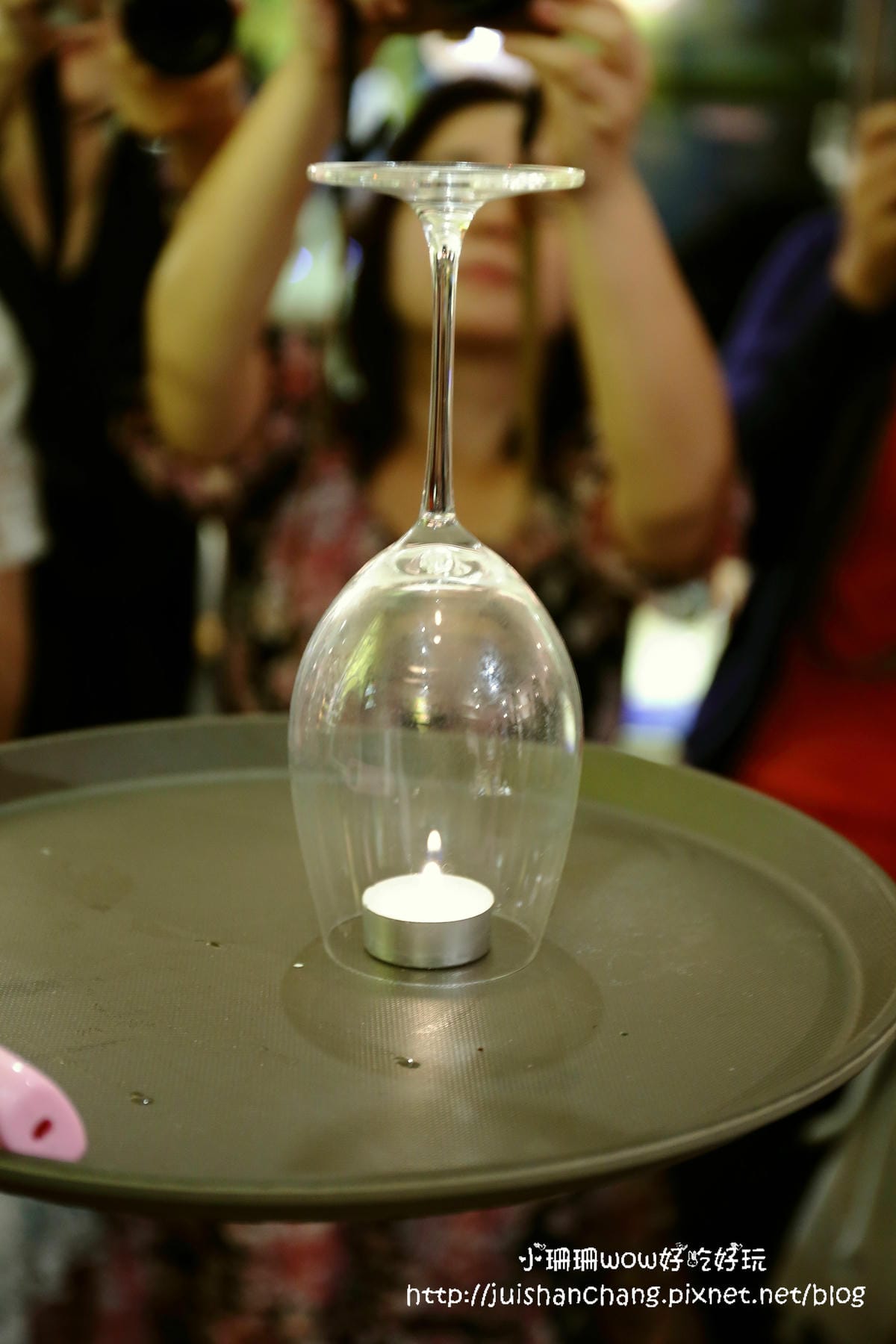 【分享║保養】老虎牙子氣泡有氧飲料25周年～劉伊心喝的保氧品。上班一條蟲，Bye Bye！