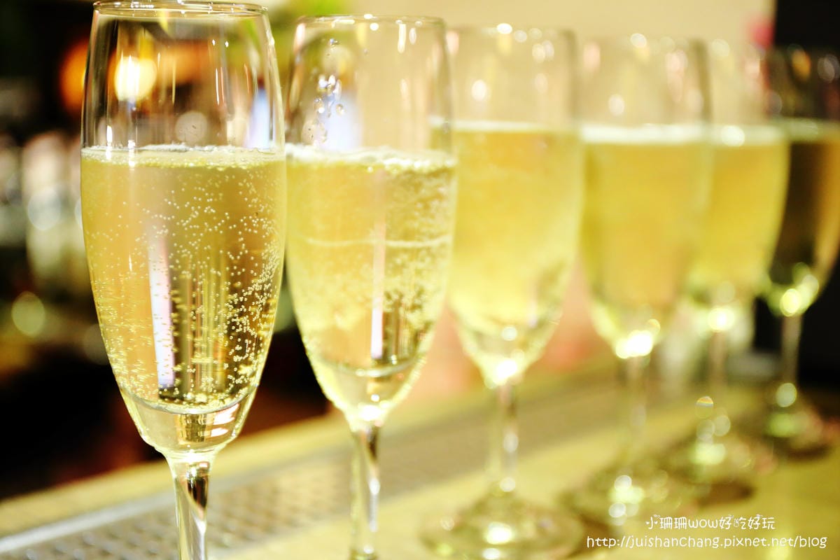 【分享║保養】老虎牙子氣泡有氧飲料25周年～劉伊心喝的保氧品。上班一條蟲，Bye Bye！