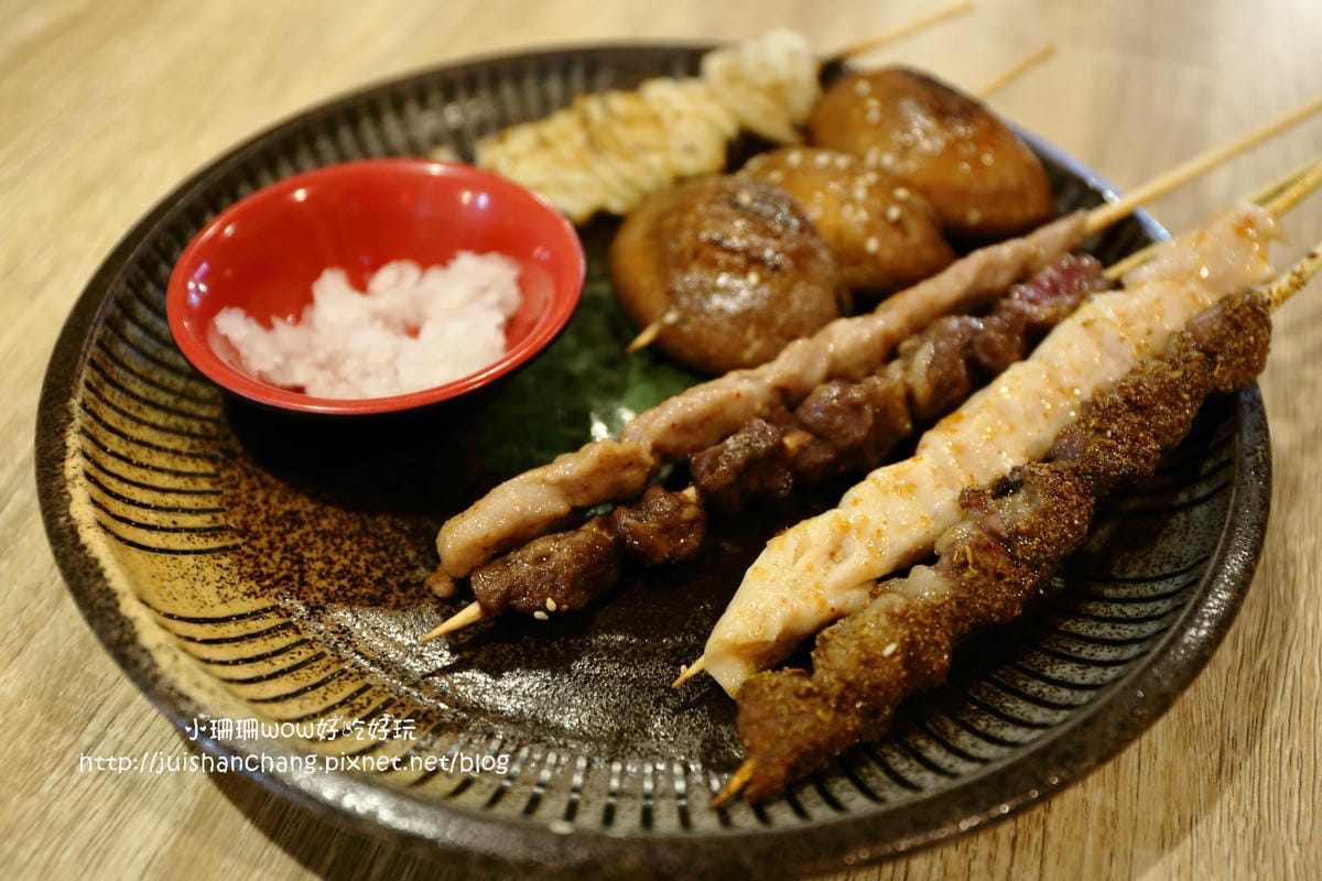 【食║新北中和區】小串燒～中永和串燒 / 小串燒 / 居酒屋 / 寵物友善餐廳/ 藏身在興南夜市裡，一吃成主顧！(已歇業)