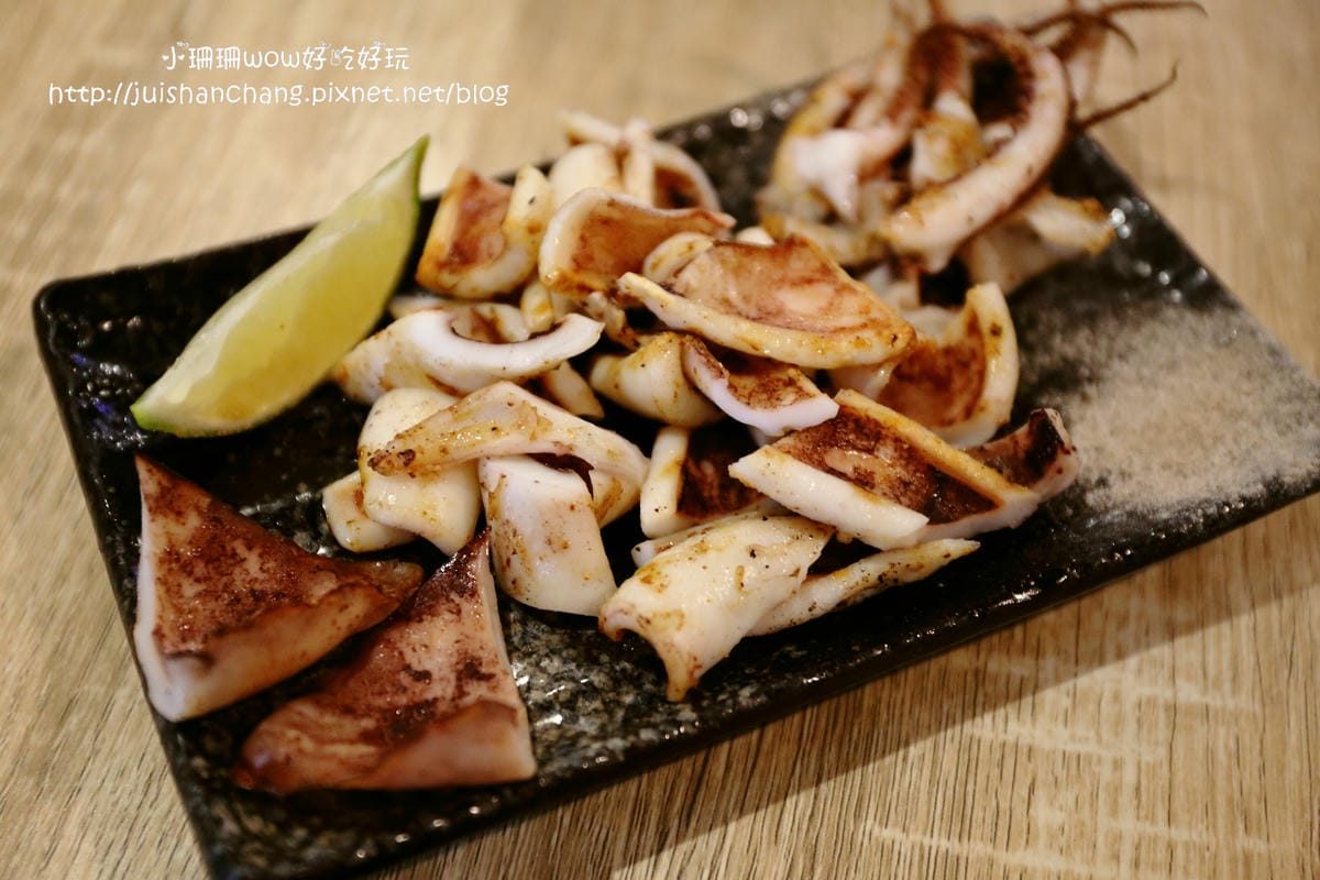 【食║新北中和區】小串燒～中永和串燒 / 小串燒 / 居酒屋 / 寵物友善餐廳/ 藏身在興南夜市裡，一吃成主顧！(已歇業)