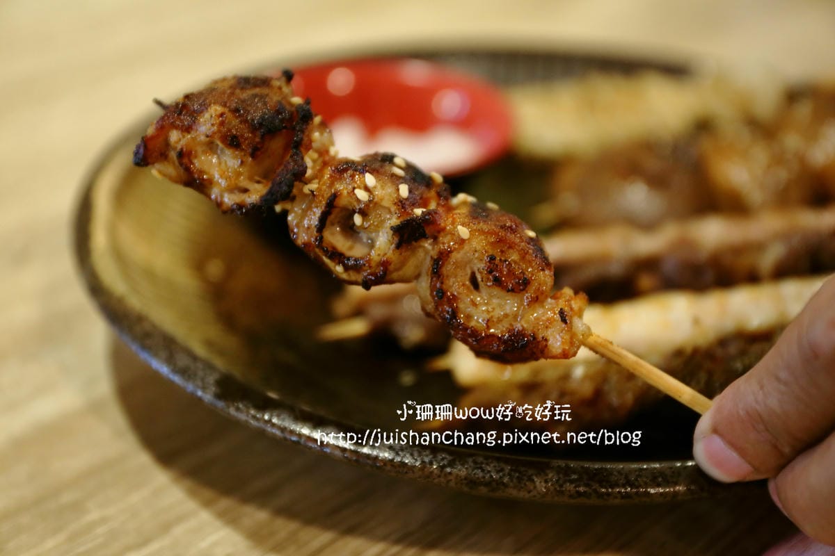 【食║新北中和區】小串燒～中永和串燒 / 小串燒 / 居酒屋 / 寵物友善餐廳/ 藏身在興南夜市裡，一吃成主顧！(已歇業)