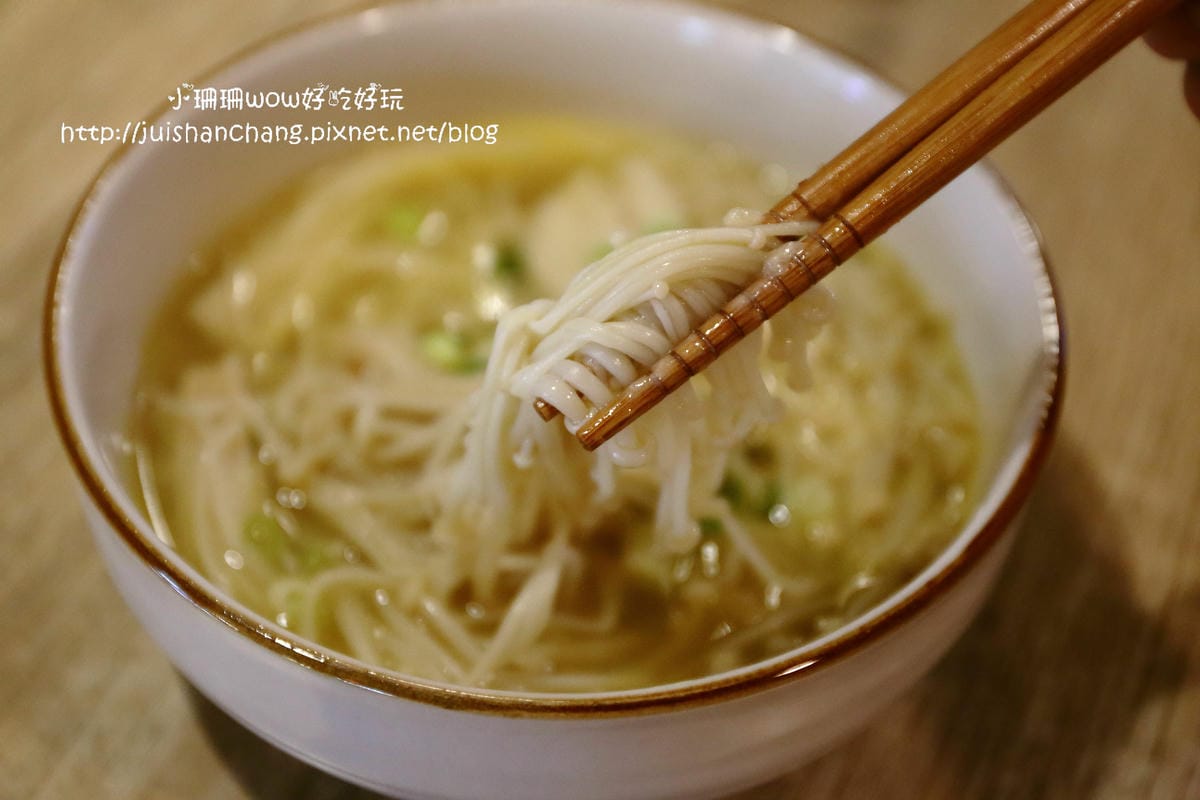 【食║新北中和區】小串燒～中永和串燒 / 小串燒 / 居酒屋 / 寵物友善餐廳/ 藏身在興南夜市裡，一吃成主顧！(已歇業)