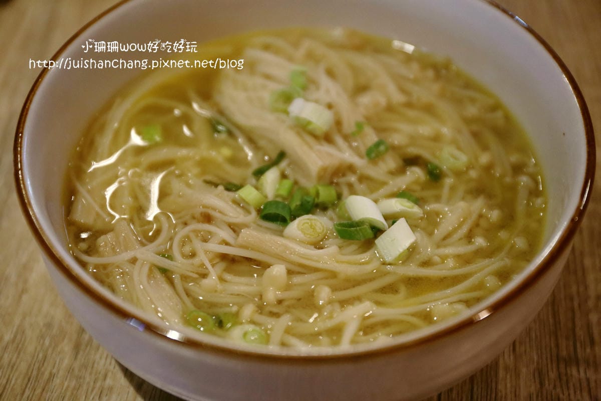 【食║新北中和區】小串燒～中永和串燒 / 小串燒 / 居酒屋 / 寵物友善餐廳/ 藏身在興南夜市裡，一吃成主顧！(已歇業)