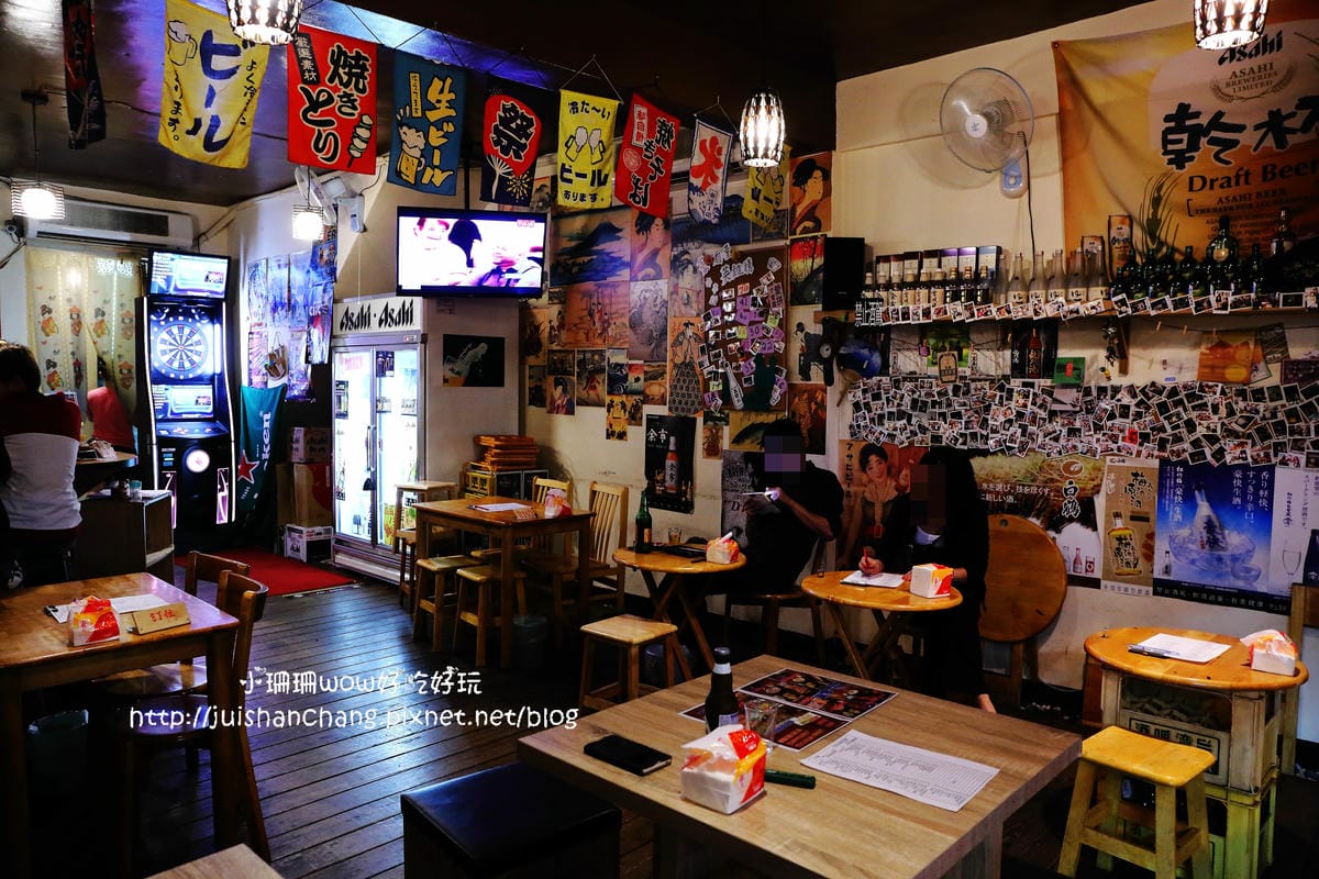 【食║新北中和區】小串燒～中永和串燒 / 小串燒 / 居酒屋 / 寵物友善餐廳/ 藏身在興南夜市裡，一吃成主顧！(已歇業)