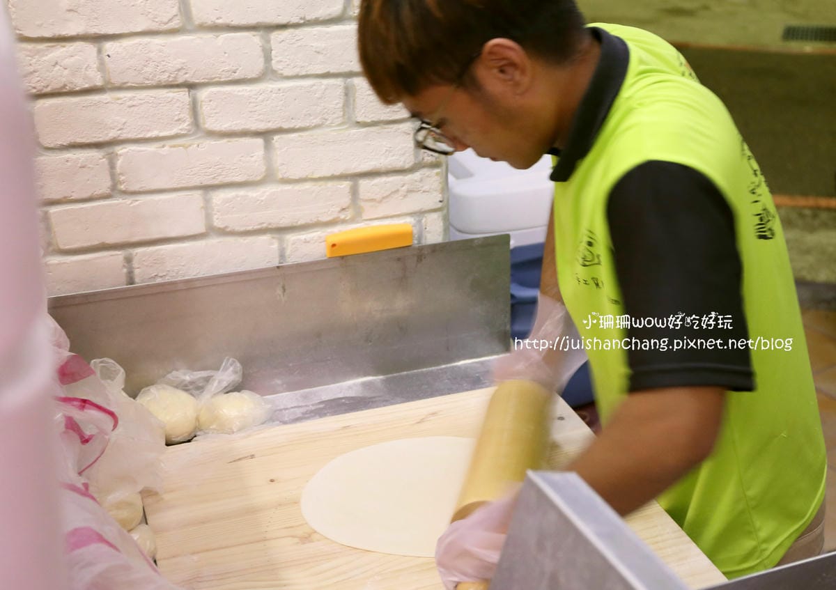 【食║新北雙和】KK手工窯烤pizza～捕獲行動餐車，永和也有好吃的PIZZA了！神出鬼沒，想吃得先掐指一算「餐車Time」！