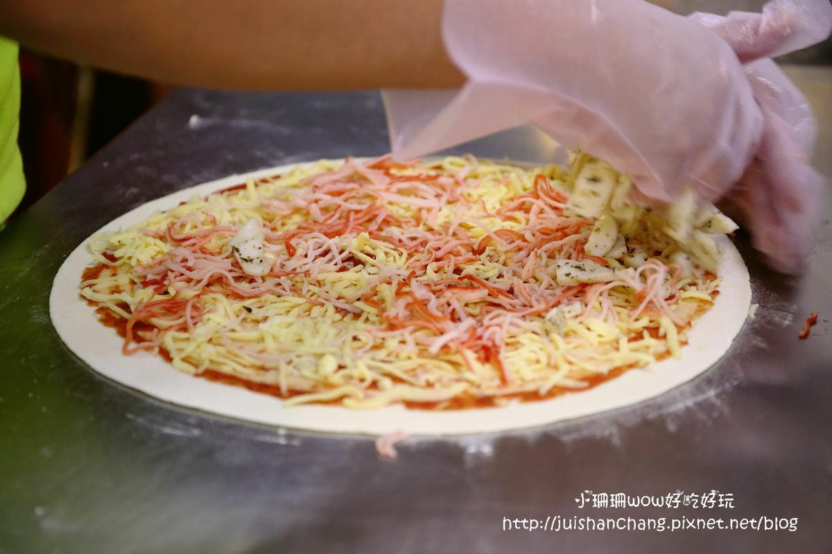 【食║新北雙和】KK手工窯烤pizza～捕獲行動餐車，永和也有好吃的PIZZA了！神出鬼沒，想吃得先掐指一算「餐車Time」！