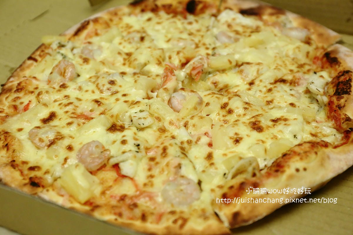 【食║新北雙和】KK手工窯烤pizza～捕獲行動餐車，永和也有好吃的PIZZA了！神出鬼沒，想吃得先掐指一算「餐車Time」！