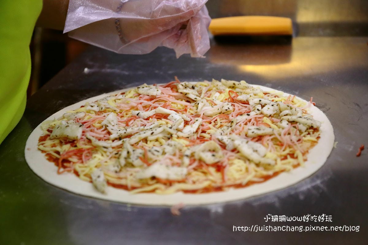 【食║新北雙和】KK手工窯烤pizza～捕獲行動餐車，永和也有好吃的PIZZA了！神出鬼沒，想吃得先掐指一算「餐車Time」！